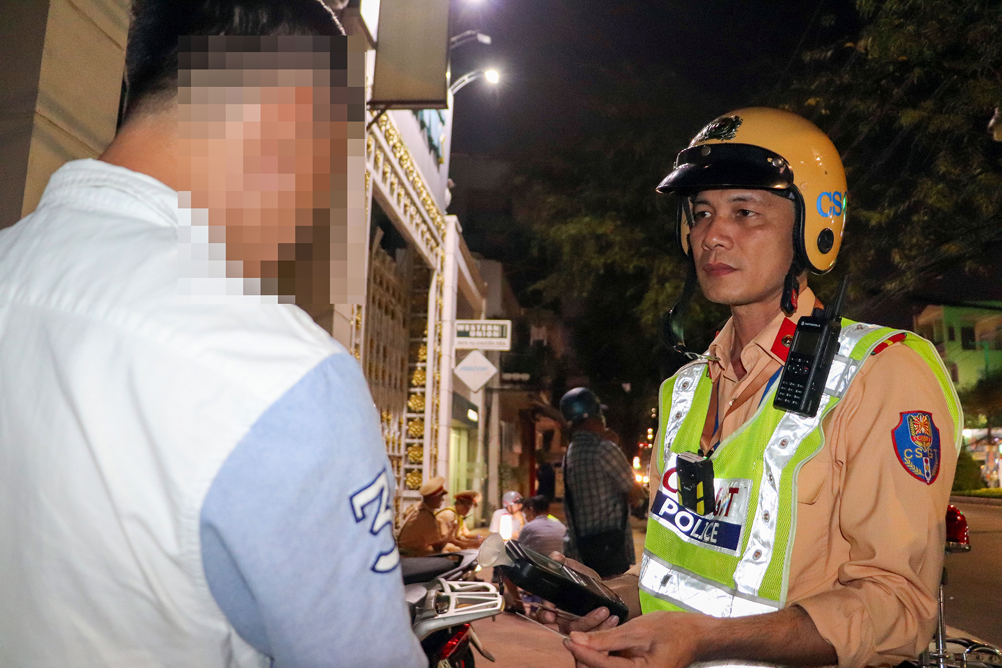 CSGT Cần Thơ xử phạt hơn 50 trường hợp vi phạm nồng độ cồn ngày đầu năm mới- Ảnh 6. CSGT Cần Thơ xử phạt hơn 50 trường hợp vi phạm nồng độ cồn ngày đầu năm mới- Ảnh 6.