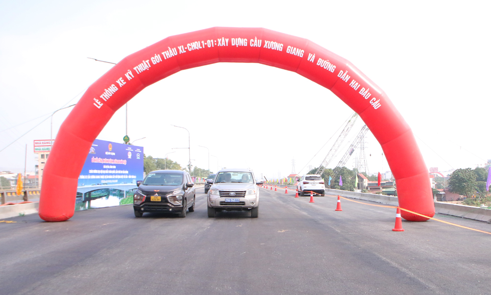 Vượt khó, gỡ nút thắt cầu Xương Giang trên cao tốc Hà Nội - Bắc Giang- Ảnh 2. Vượt khó, gỡ nút thắt cầu Xương Giang trên cao tốc Hà Nội - Bắc Giang- Ảnh 2.
