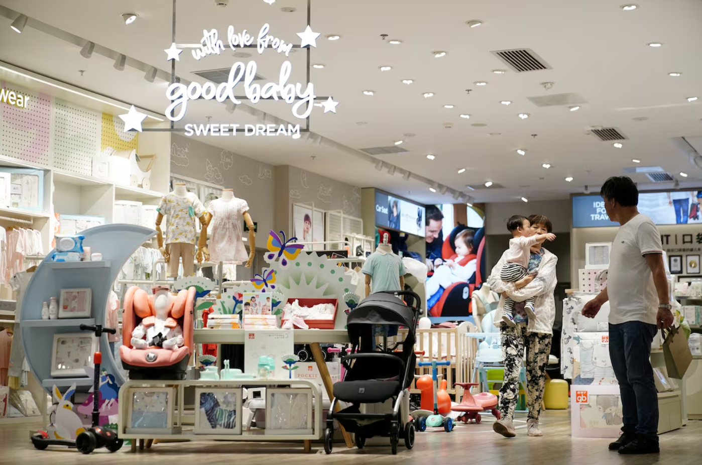 Trung Quốc đ&aacute;nh thuế bao cao su, thuốc tr&aacute;nh thai để khuyến kh&iacute;ch sinh con- Ảnh 1.