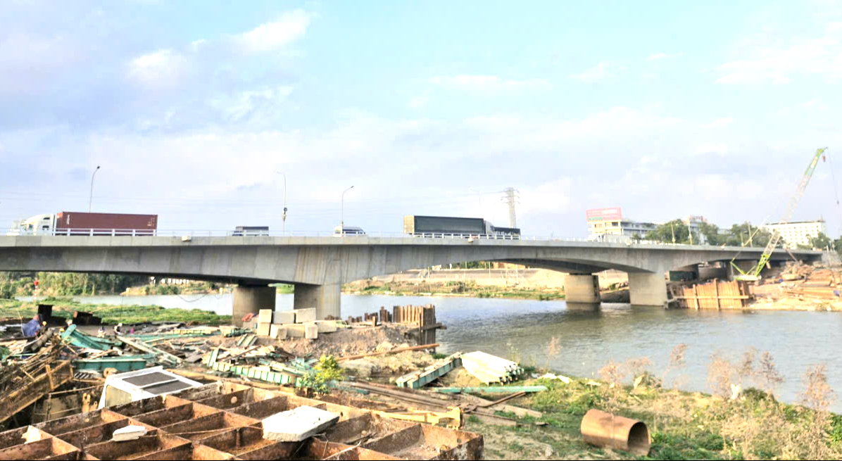 Vượt khó, gỡ nút thắt cầu Xương Giang trên cao tốc Hà Nội - Bắc Giang- Ảnh 1. Vượt khó, gỡ nút thắt cầu Xương Giang trên cao tốc Hà Nội - Bắc Giang- Ảnh 1.