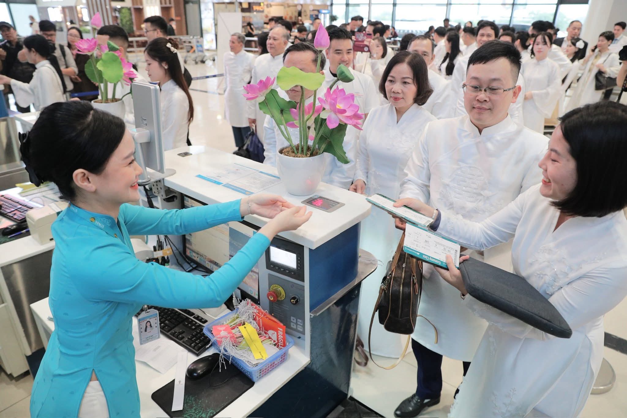 Chuyến bay đặc biệt lan tỏa th&ocirc;ng điệp &ldquo;Việt Nam hạnh ph&uacute;c&rdquo;- Ảnh 1.