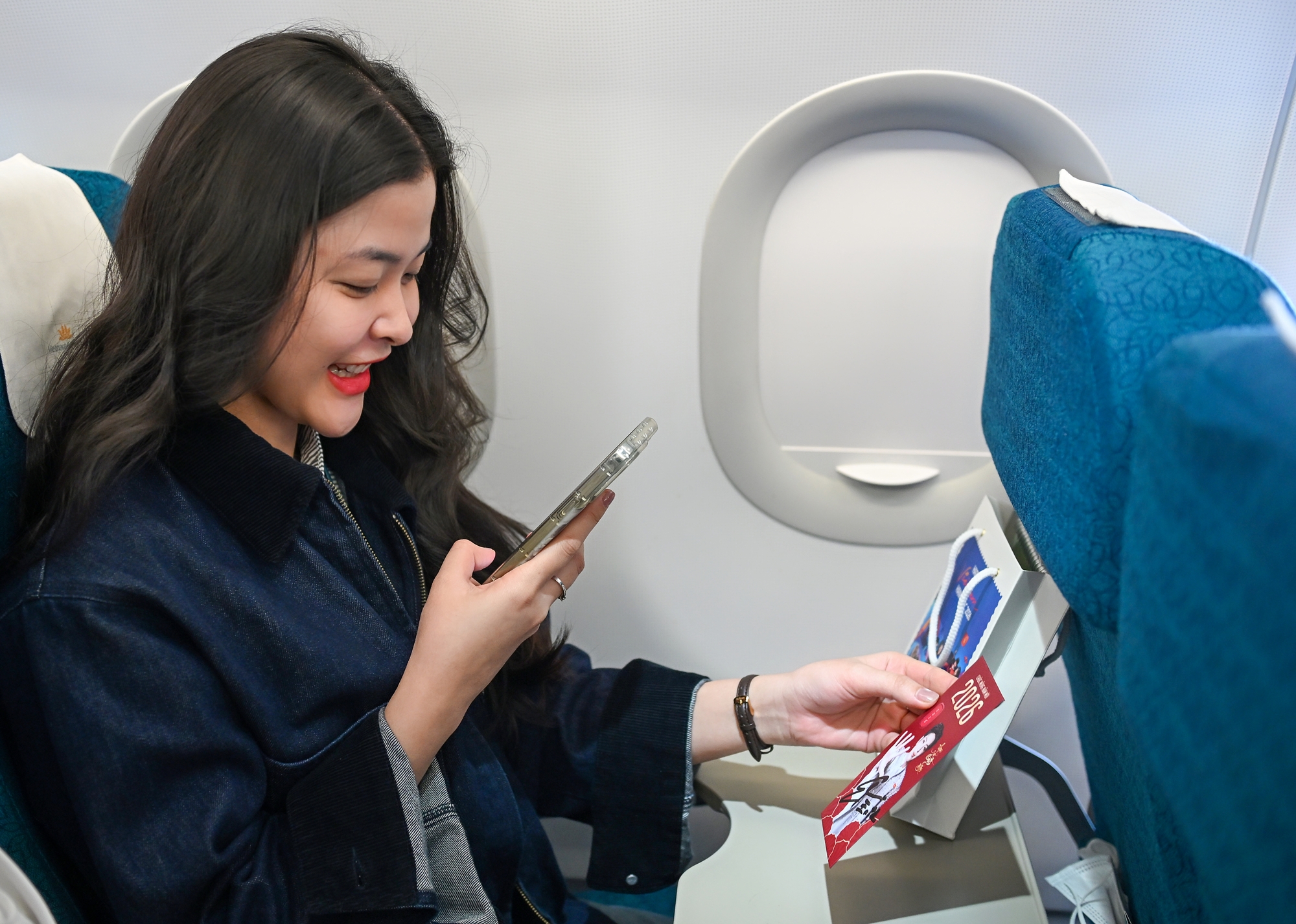 Chuyến bay đặc biệt lan tỏa th&ocirc;ng điệp &ldquo;Việt Nam hạnh ph&uacute;c&rdquo;- Ảnh 16.