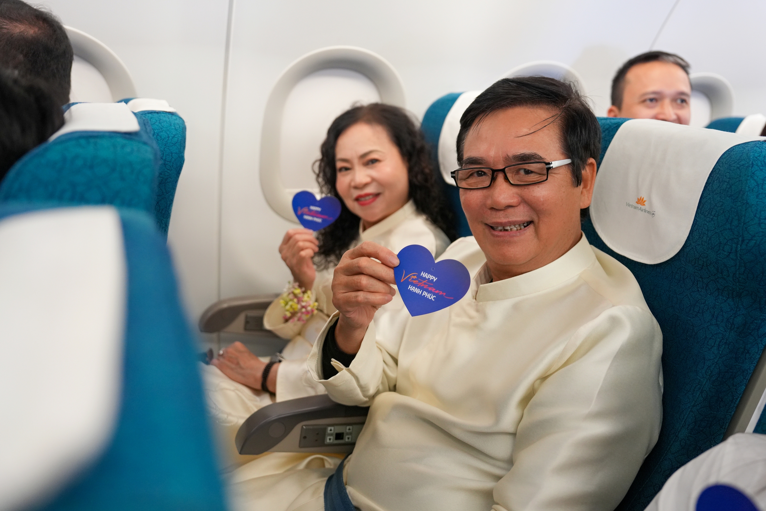 Chuyến bay đặc biệt lan tỏa th&ocirc;ng điệp &ldquo;Việt Nam hạnh ph&uacute;c&rdquo;- Ảnh 18.