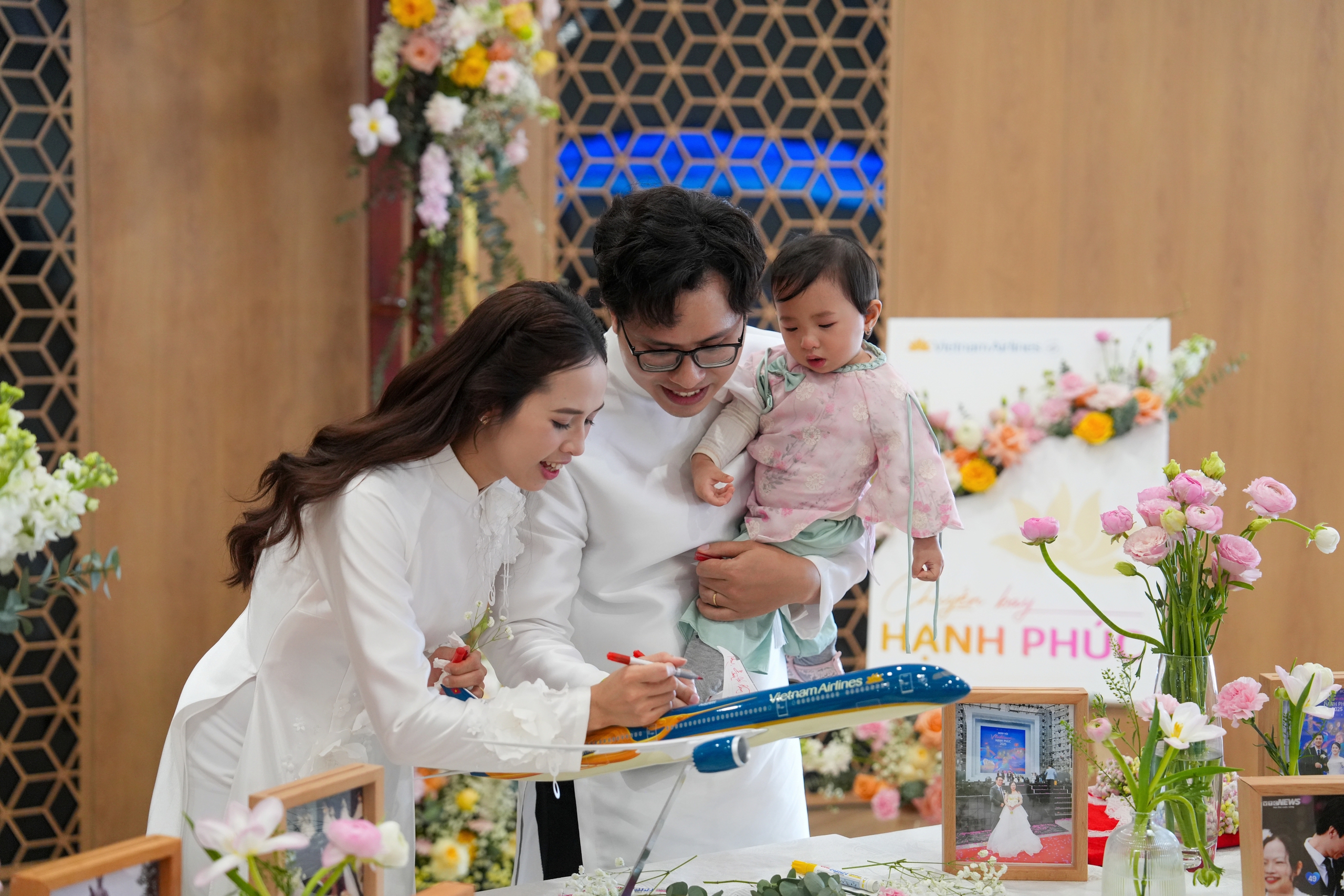 Chuyến bay đặc biệt lan tỏa th&ocirc;ng điệp &ldquo;Việt Nam hạnh ph&uacute;c&rdquo;- Ảnh 6.