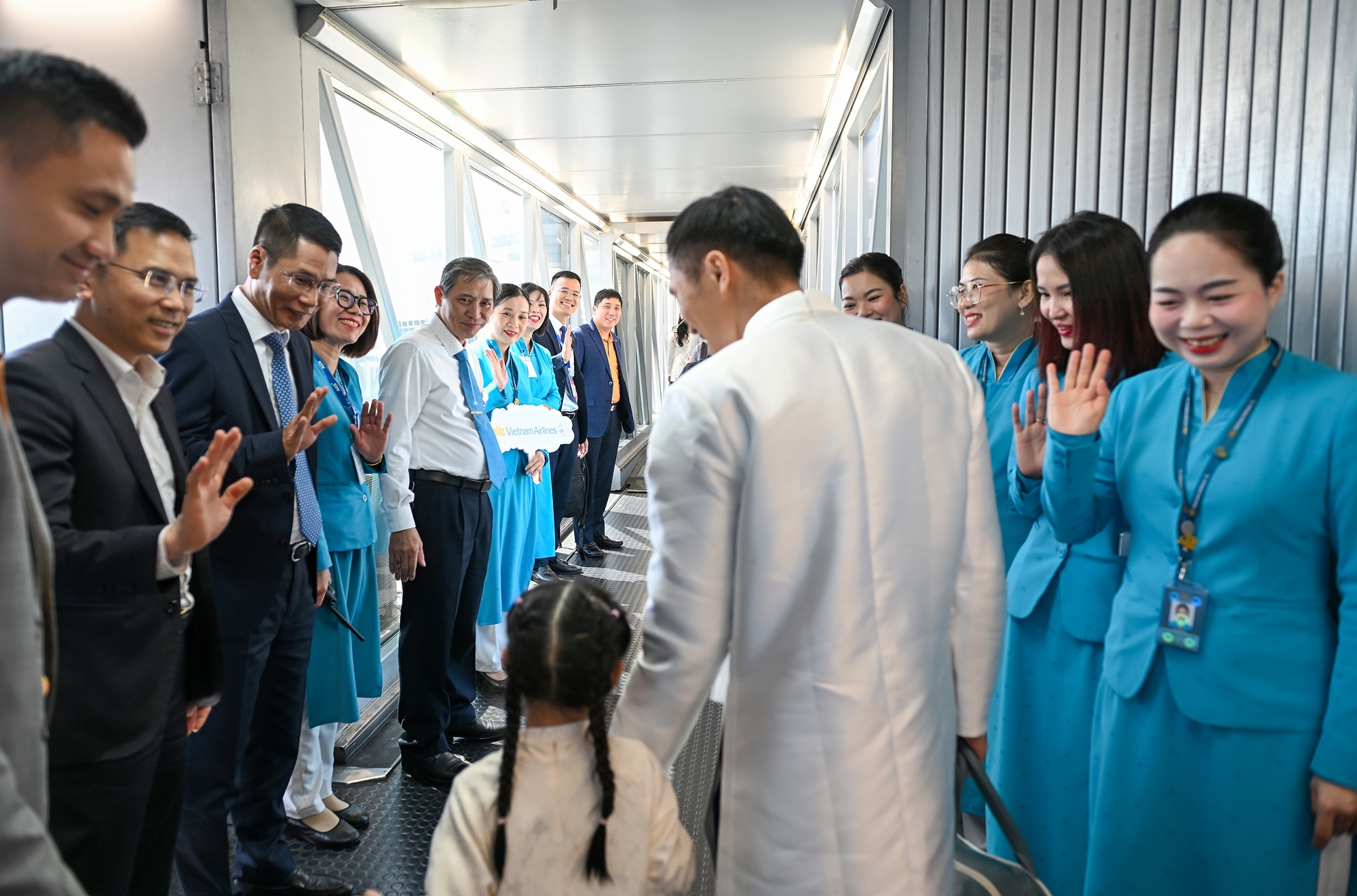 Chuyến bay đặc biệt lan tỏa th&ocirc;ng điệp &ldquo;Việt Nam hạnh ph&uacute;c&rdquo;- Ảnh 8.