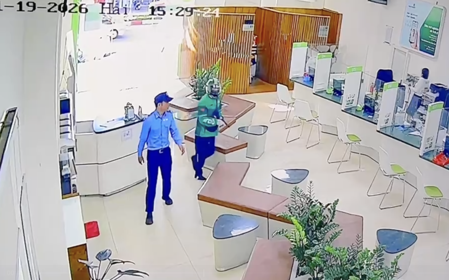 Phát hiện xe máy trong vụ hai nghi phạm cướp ngân hàng ở Gia Lai- Ảnh 3. Vụ cướp ngân hàng ở Gia Lai: Xác minh số tiền bị cướp khoảng 1,8 tỷ đồng