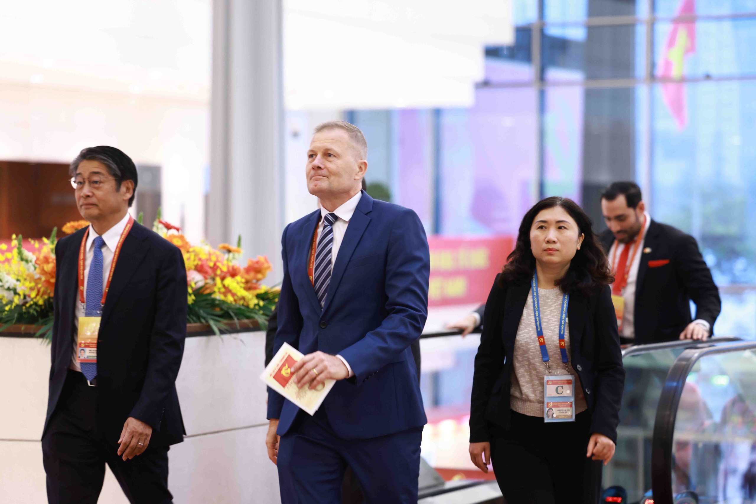 C&aacute;c đại biểu, kh&aacute;ch mời quốc tế đến dự phi&ecirc;n khai mạc trọng thể Đại hội XIV của Đảng- Ảnh 8.