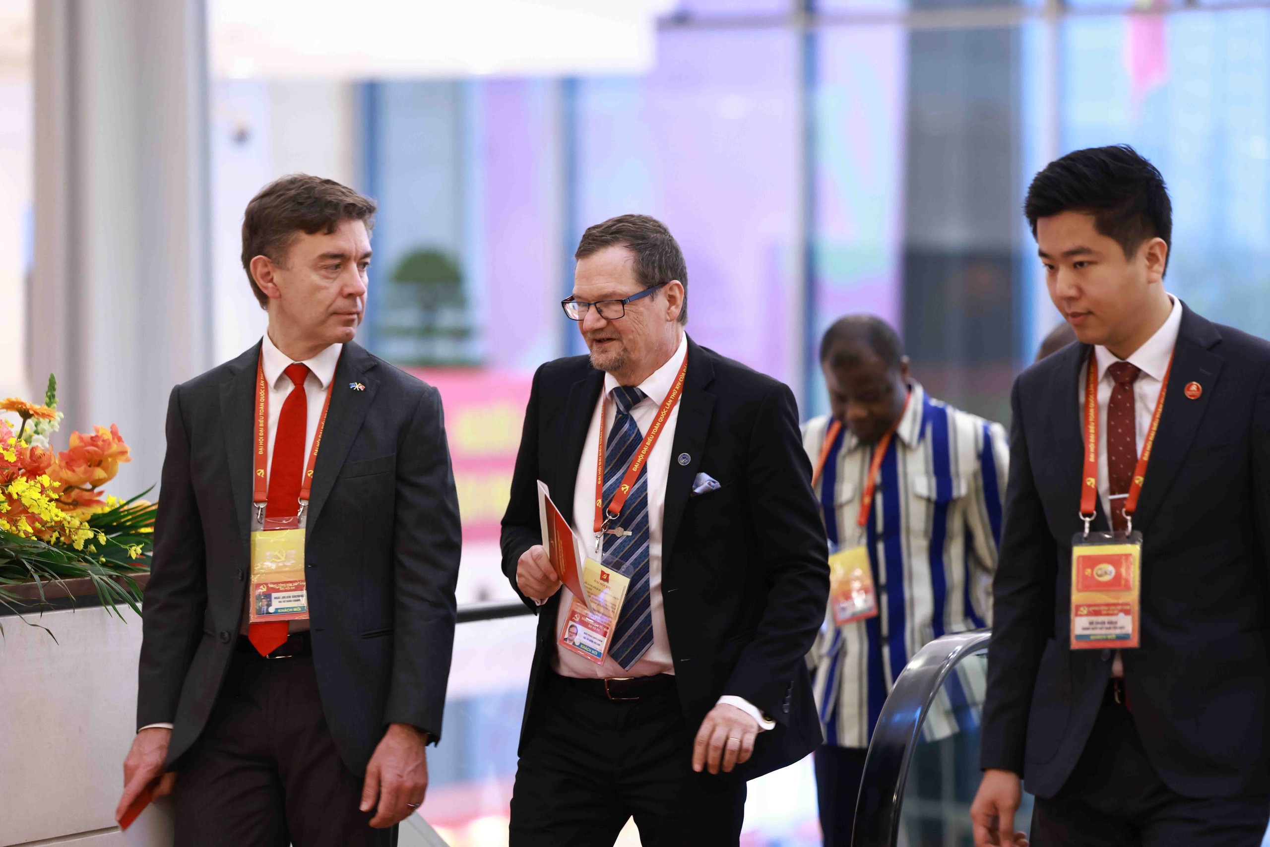 C&aacute;c đại biểu, kh&aacute;ch mời quốc tế đến dự phi&ecirc;n khai mạc trọng thể Đại hội XIV của Đảng- Ảnh 9.