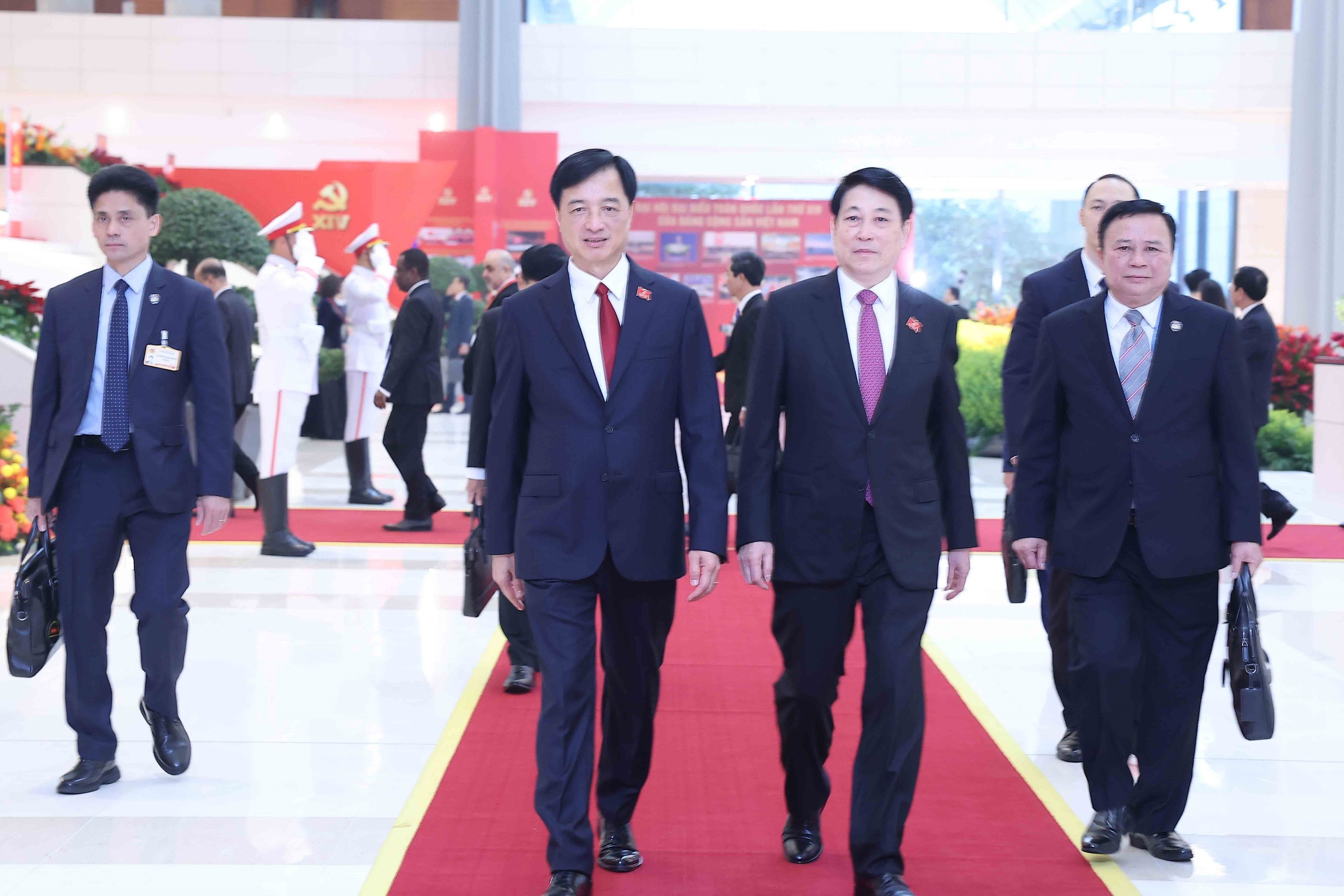 C&aacute;c đại biểu, kh&aacute;ch mời quốc tế đến dự phi&ecirc;n khai mạc trọng thể Đại hội XIV của Đảng- Ảnh 1.