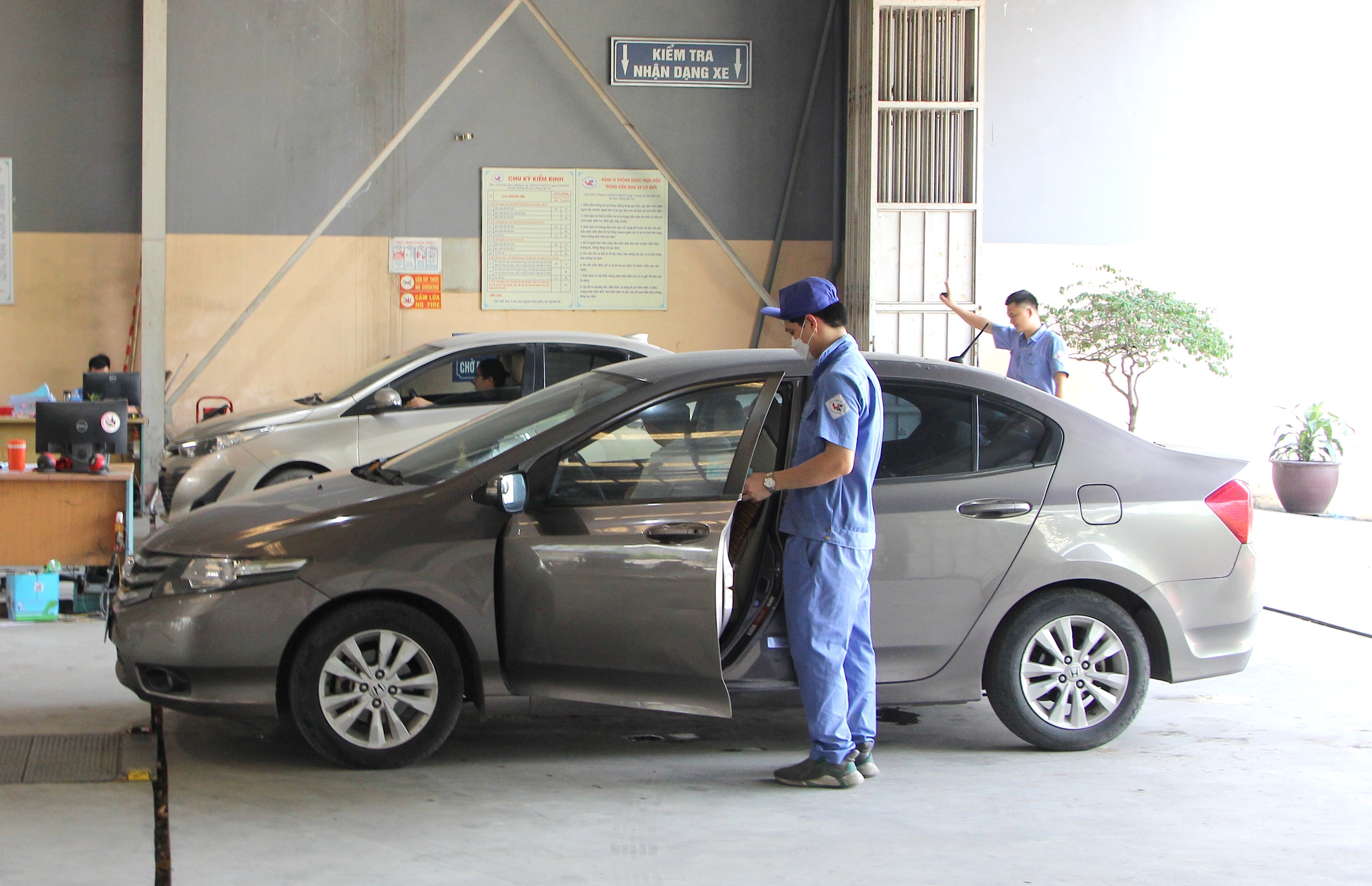 Ch&iacute;nh thức cho ph&eacute;p xuất tr&igrave;nh đăng k&yacute; xe tr&ecirc;n VNeID khi đăng kiểm xe- Ảnh 1.