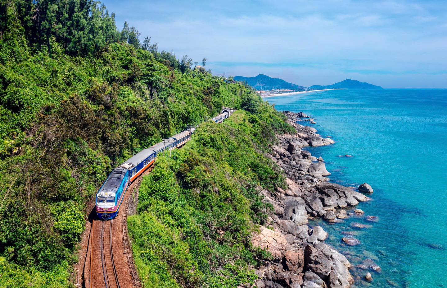 Đường sắt vừa tăng chuyến, vừa giảm gi&aacute; v&eacute; dịp tết B&iacute;nh Ngọ- Ảnh 1.