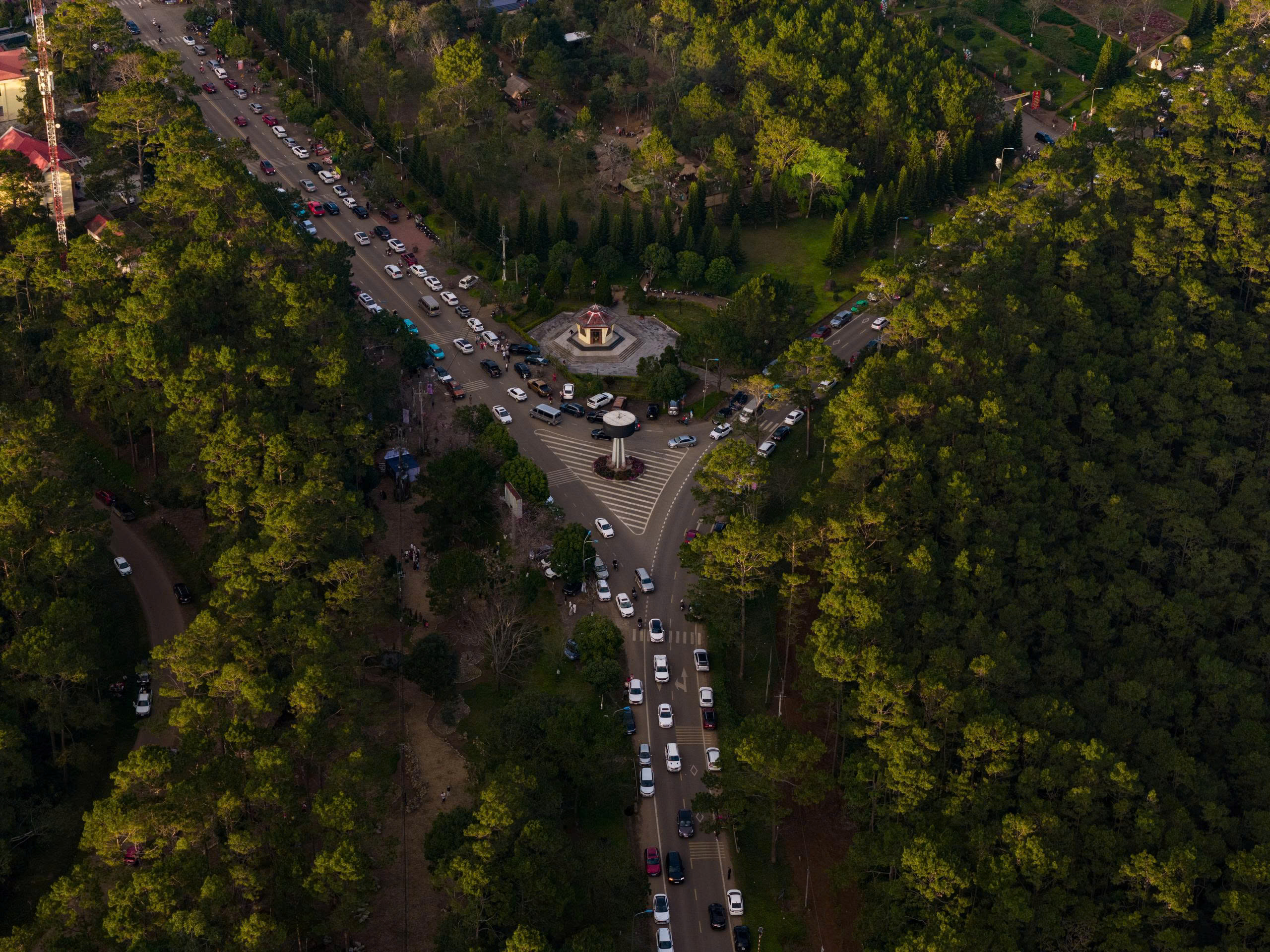 Nhà đầu tư lớn rót gần 1 tỷ USD phát triển đô thị Măng Đen- Ảnh 2.