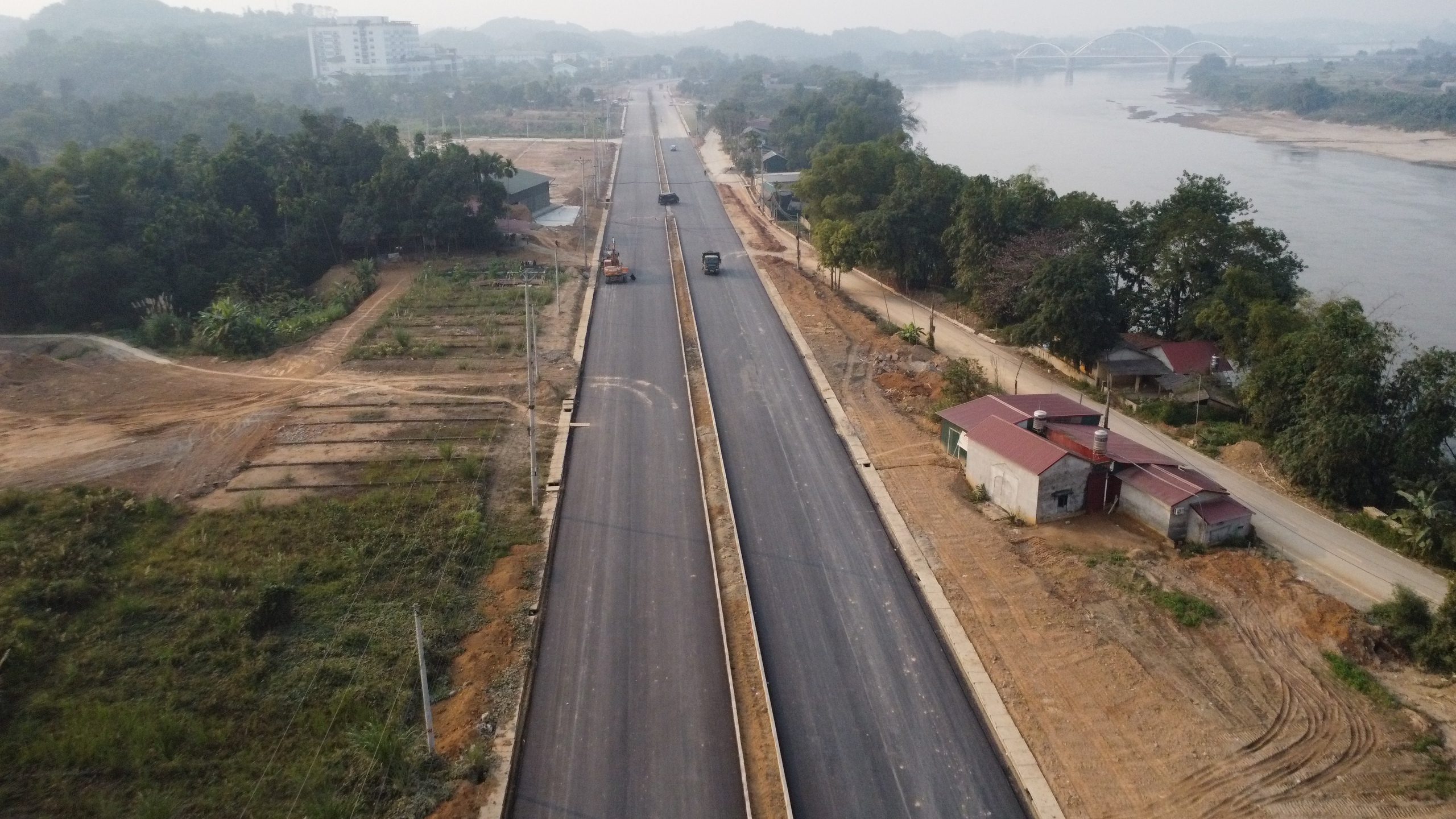 L&agrave;o Cai: Tăng ca, dồn lực ho&agrave;n thiện c&ocirc;ng tr&igrave;nh 500 tỷ đồng trước Tết Nguy&ecirc;n đ&aacute;n- Ảnh 6.