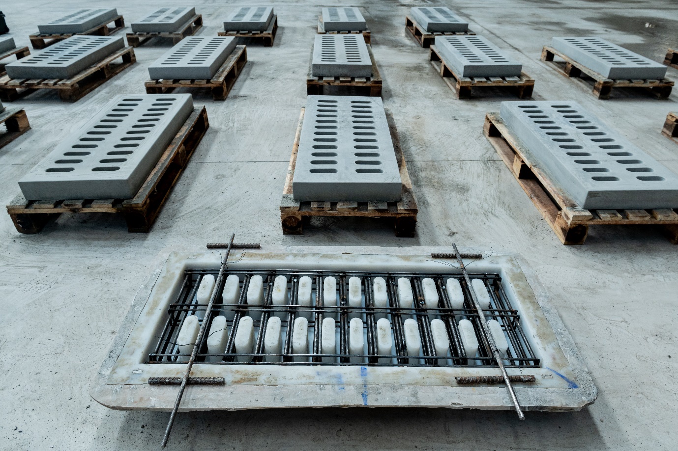 Bê tông cốt sợi polyme - UHPC: Vật liệu bê tông thế hệ mới cho hạ tầng hiện đại- Ảnh 3. Bê tông cốt sợi polyme - UHPC: Vật liệu bê tông thế hệ mới cho hạ tầng hiện đại- Ảnh 3.