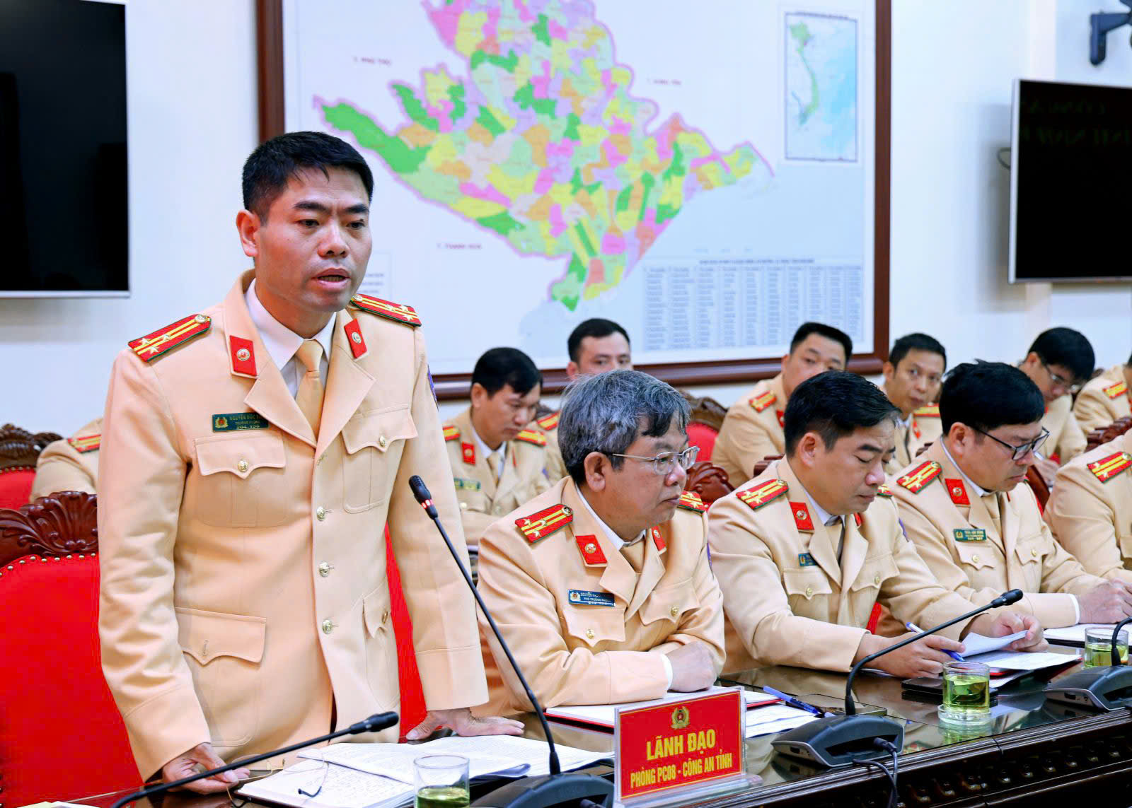 Ninh B&igrave;nh: B&agrave;n giải ph&aacute;p k&eacute;o giảm tai nạn giao th&ocirc;ng- Ảnh 2.