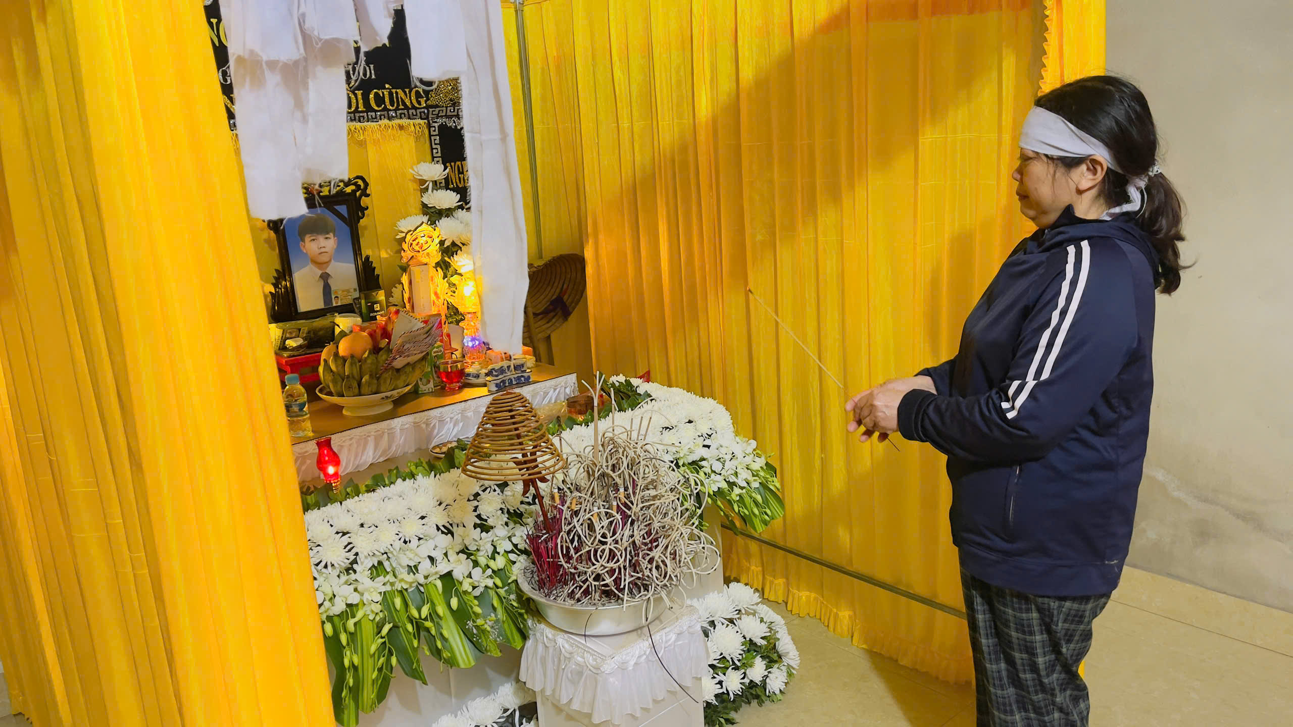 Tai nạn cướp đi thanh niên 18 tuổi, gia đình nghèo kiệt quệ giữa nợ nần và bệnh tật- Ảnh 1. Tai nạn cướp đi thanh niên 18 tuổi, gia đình nghèo kiệt quệ giữa nợ nần và bệnh tật- Ảnh 1.