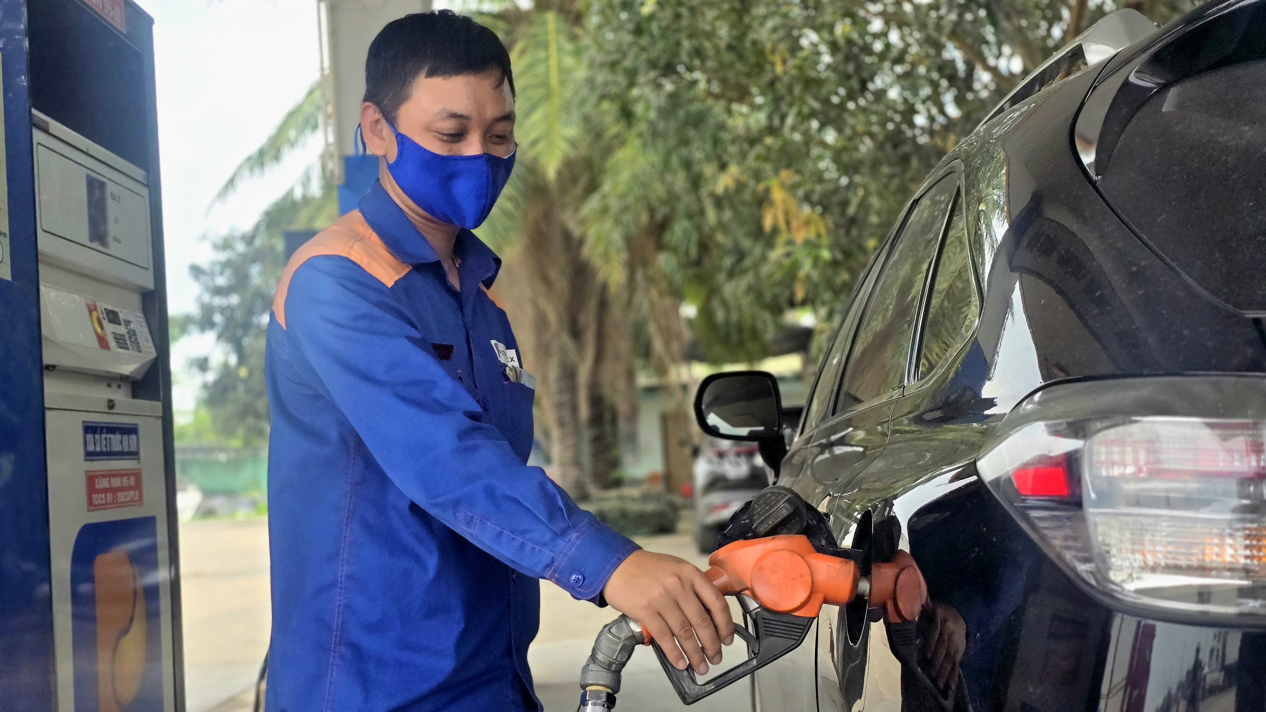 Giá xăng giảm, dầu tăng mạnh từ chiều nay 22/1- Ảnh 1. Giá xăng giảm, dầu tăng mạnh từ chiều nay 22/1- Ảnh 1.