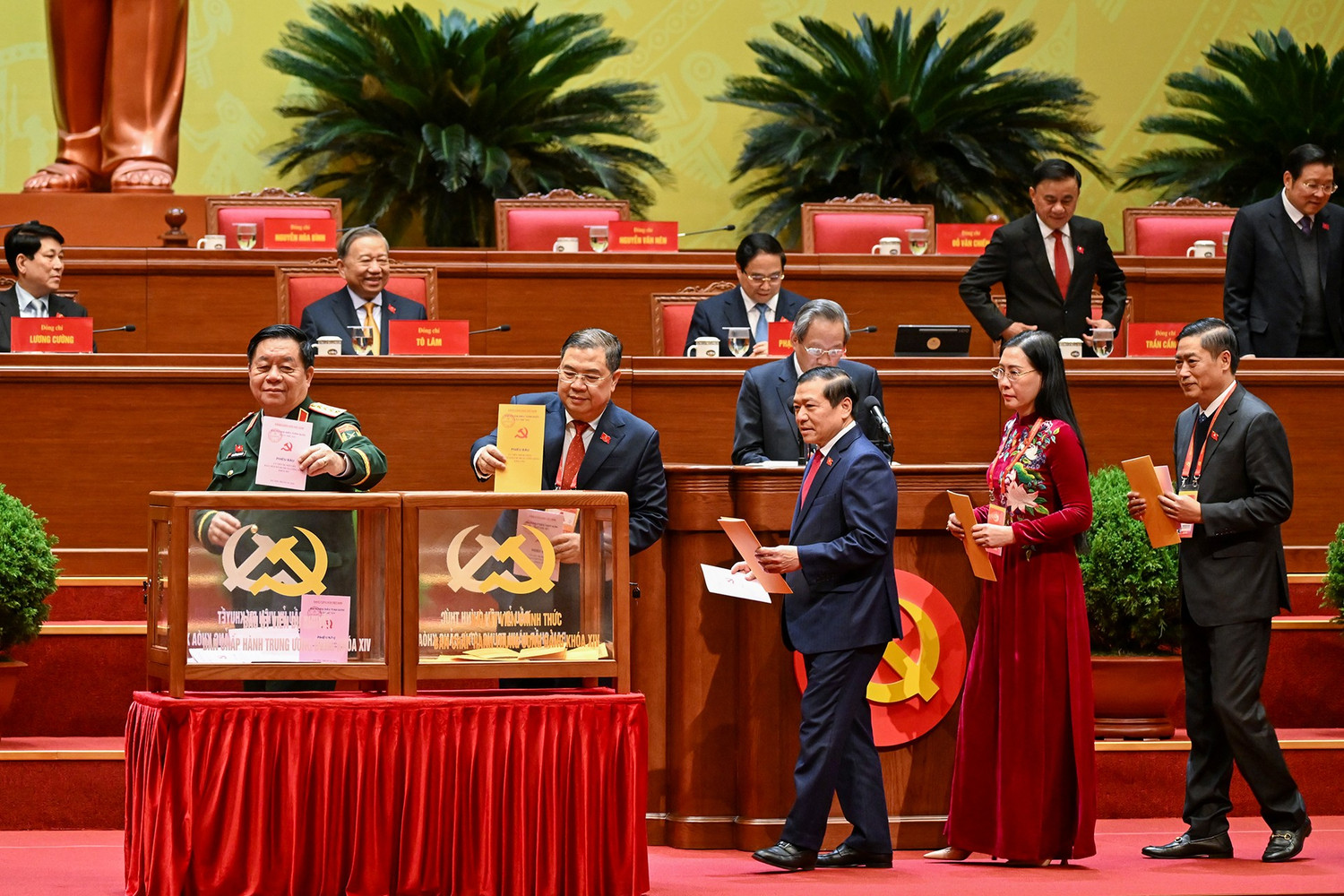 Chùm ảnh: Bỏ phiếu bầu Ban Chấp hành Trung ương Đảng khóa XIV- Ảnh 14. Chùm ảnh: Bỏ phiếu bầu Ban Chấp hành Trung ương Đảng khóa XIV- Ảnh 14.