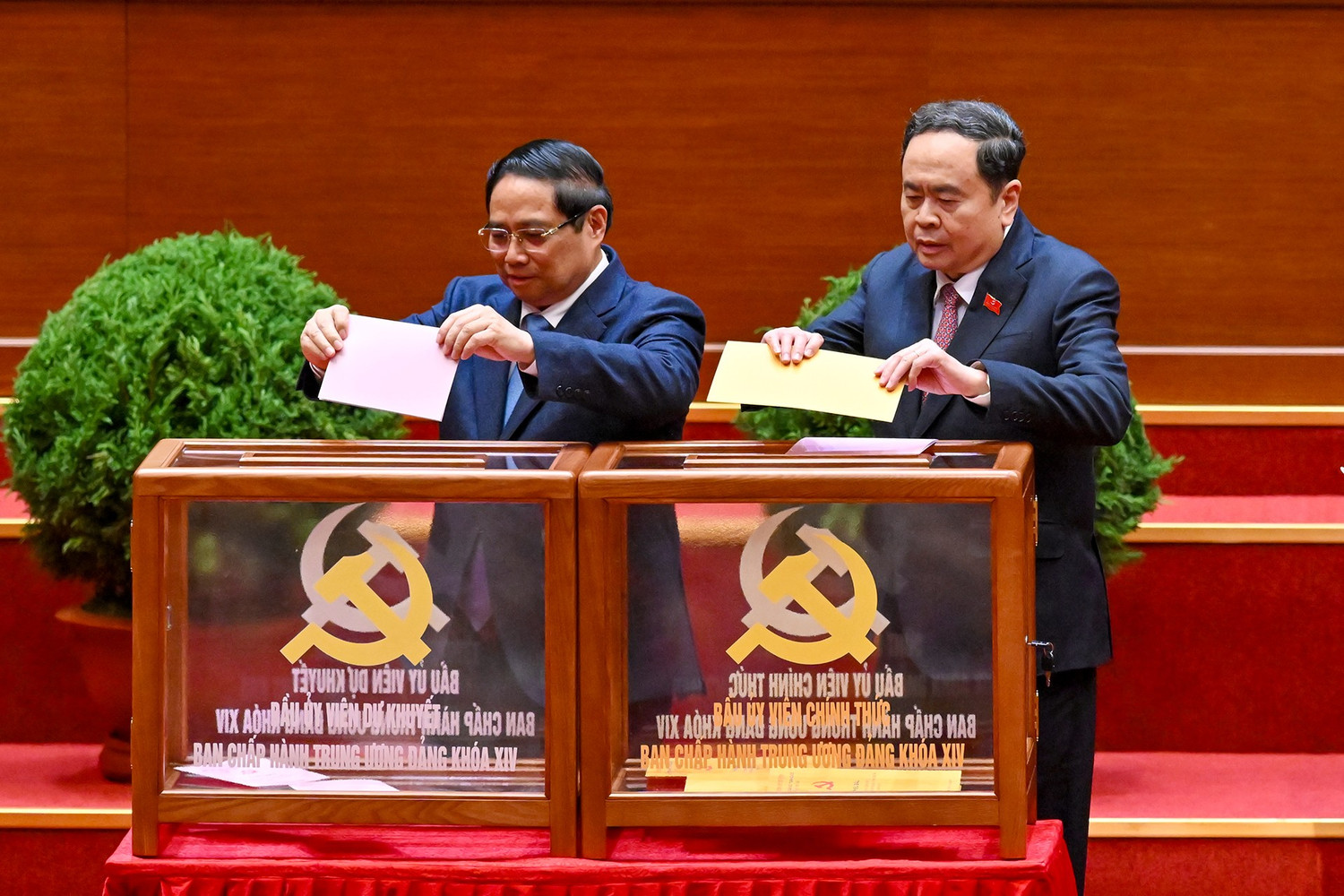 Chùm ảnh: Bỏ phiếu bầu Ban Chấp hành Trung ương Đảng khóa XIV- Ảnh 9. Chùm ảnh: Bỏ phiếu bầu Ban Chấp hành Trung ương Đảng khóa XIV- Ảnh 9.