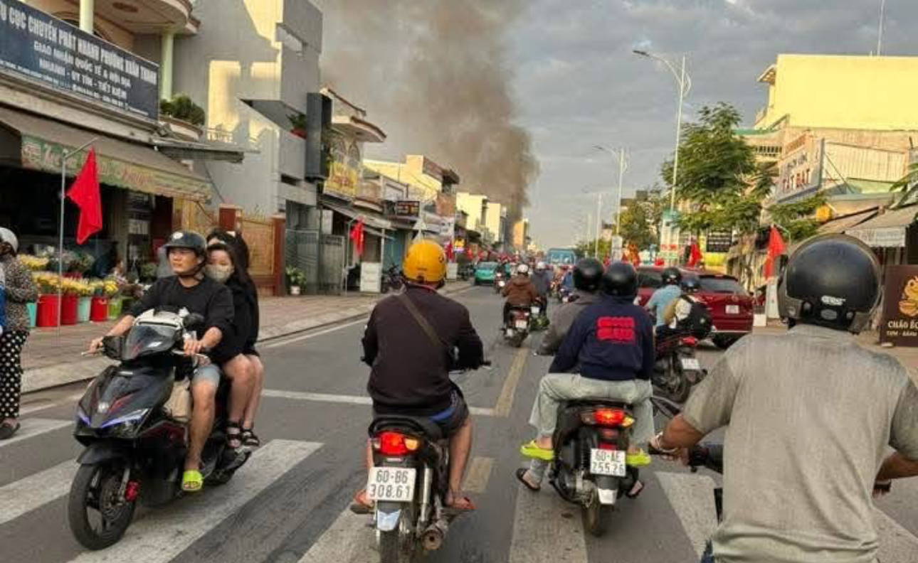 Ch&aacute;y lớn cửa h&agrave;ng điện m&aacute;y ở Đồng Nai, 2 người tử vong- Ảnh 2.