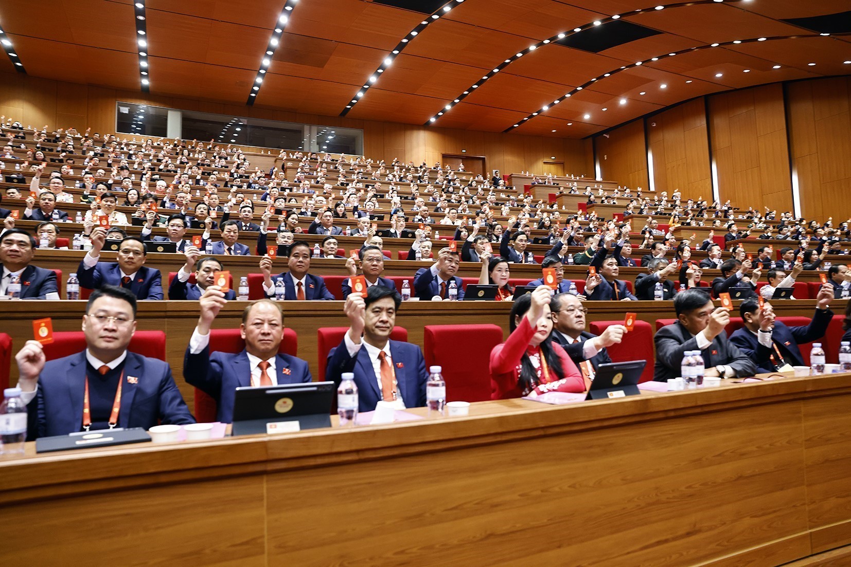 Thông qua số lượng 200 Ủy viên Ban chấp hành Trung ương Đảng khoá XIV- Ảnh 3. Thông qua số lượng 200 Ủy viên Ban chấp hành Trung ương Đảng khoá XIV- Ảnh 3.