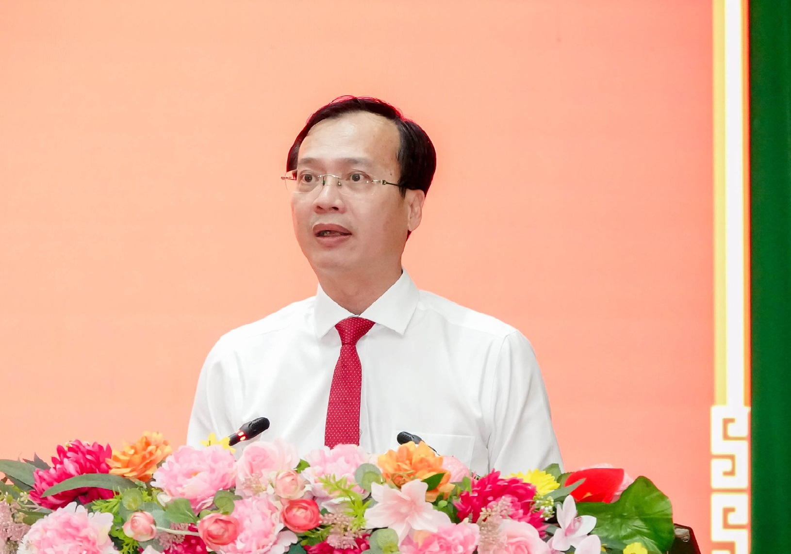 Tập trung thực hiện ba kh&acirc;u đột ph&aacute; chiến lược, đưa Vĩnh Long ph&aacute;t triển nhanh v&agrave; bền vững- Ảnh 1.