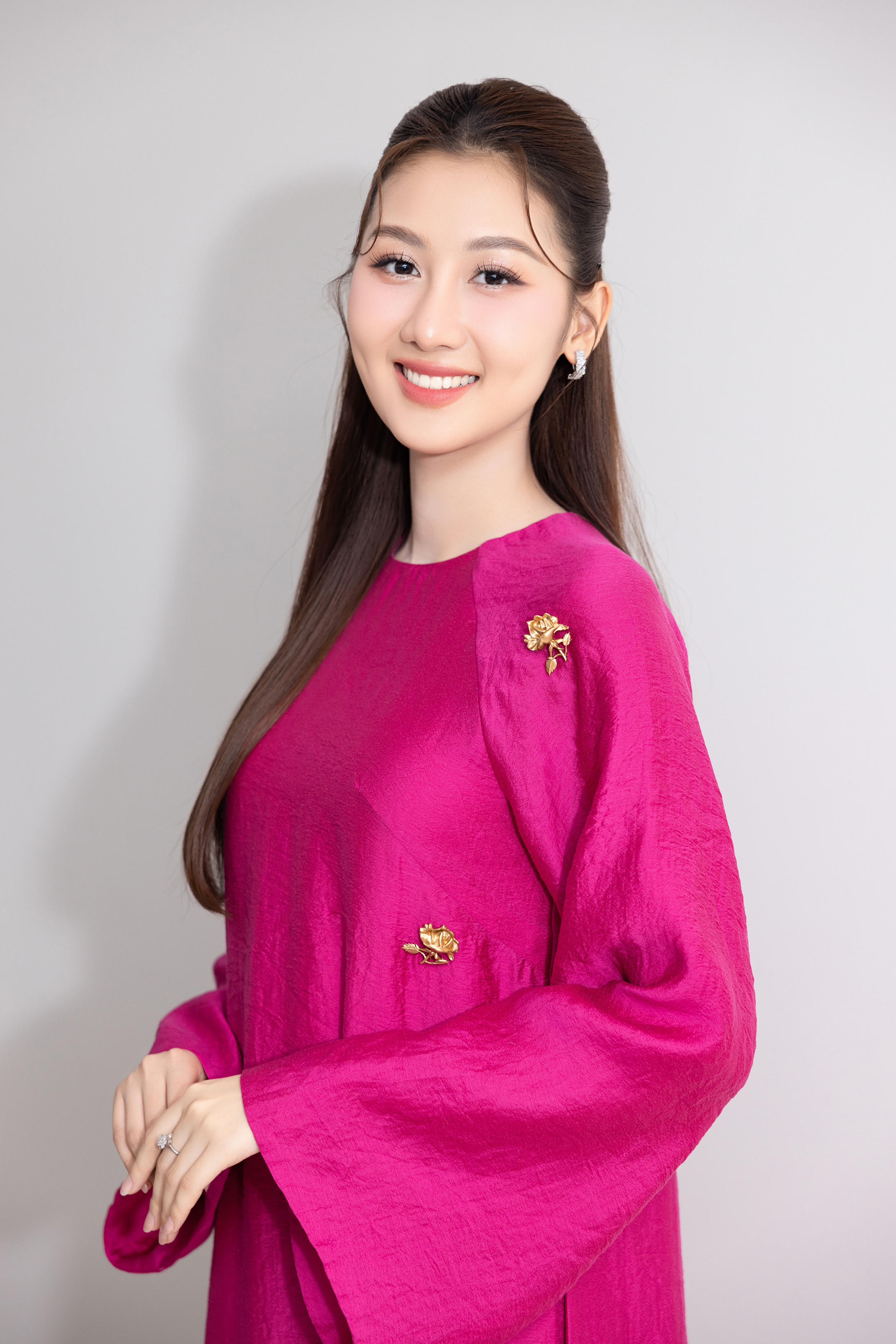 Hơn 20 hoa, á hậu lần đầu cùng gói bánh chưng tặng người nghèo đón Tết- Ảnh 5. Hơn 20 hoa, á hậu lần đầu cùng gói bánh chưng tặng người nghèo đón Tết- Ảnh 5.