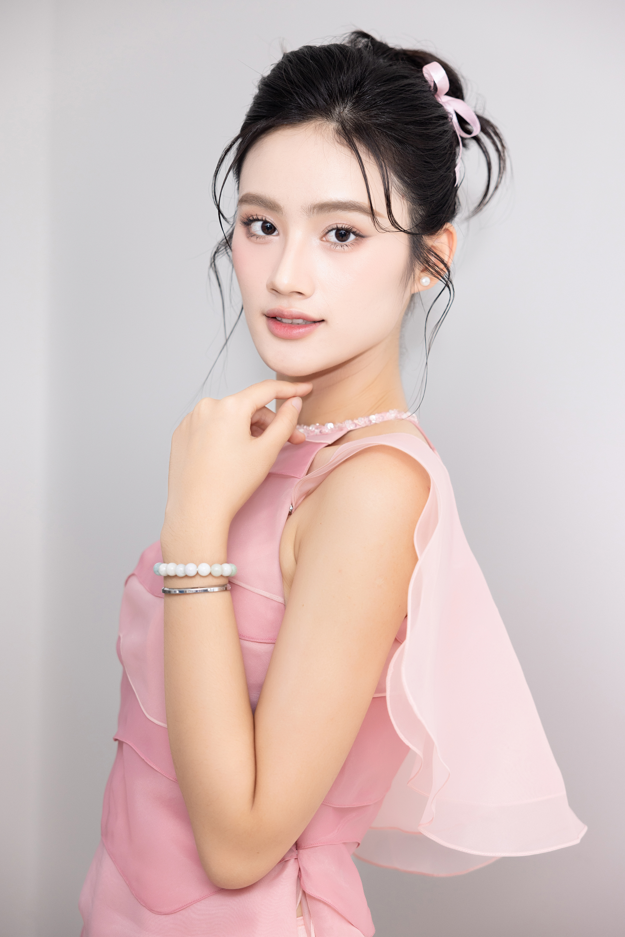 Hơn 20 hoa, á hậu lần đầu cùng gói bánh chưng tặng người nghèo đón Tết- Ảnh 6. Hơn 20 hoa, á hậu lần đầu cùng gói bánh chưng tặng người nghèo đón Tết- Ảnh 6.