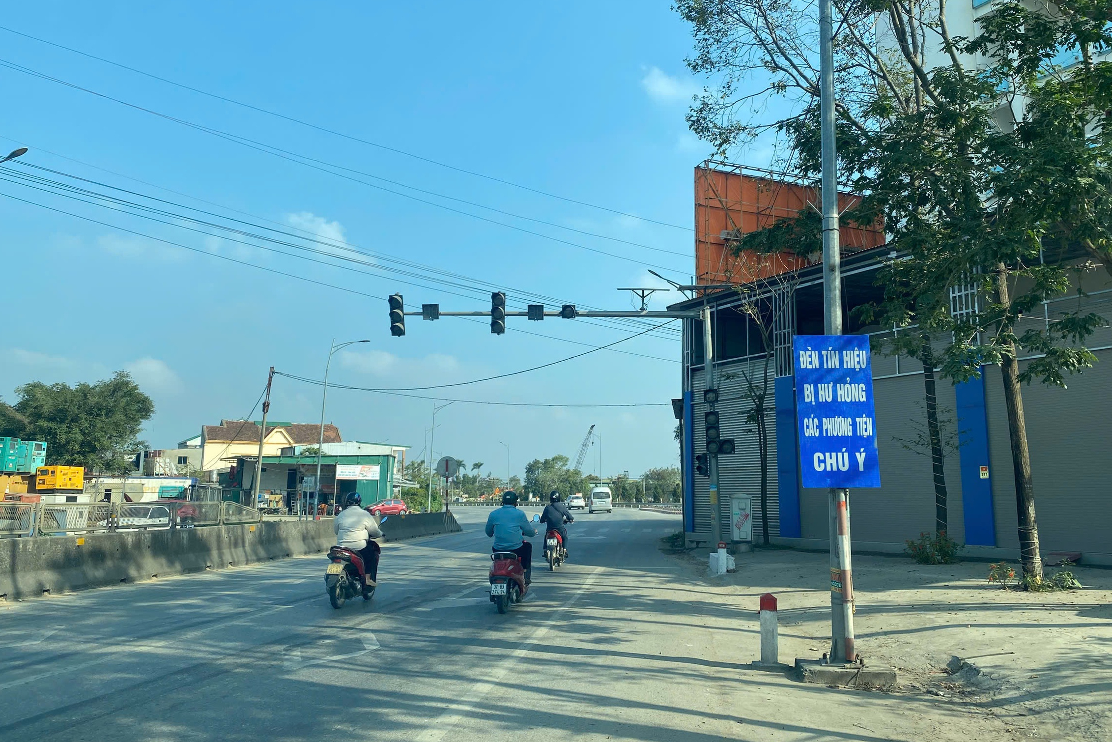 Nghệ An lên phương án khắc phục hàng loạt đèn giao thông không hoạt động trước Tết- Ảnh 2. Nghệ An lên phương án khắc phục hàng loạt đèn giao thông không hoạt động trước Tết- Ảnh 2.