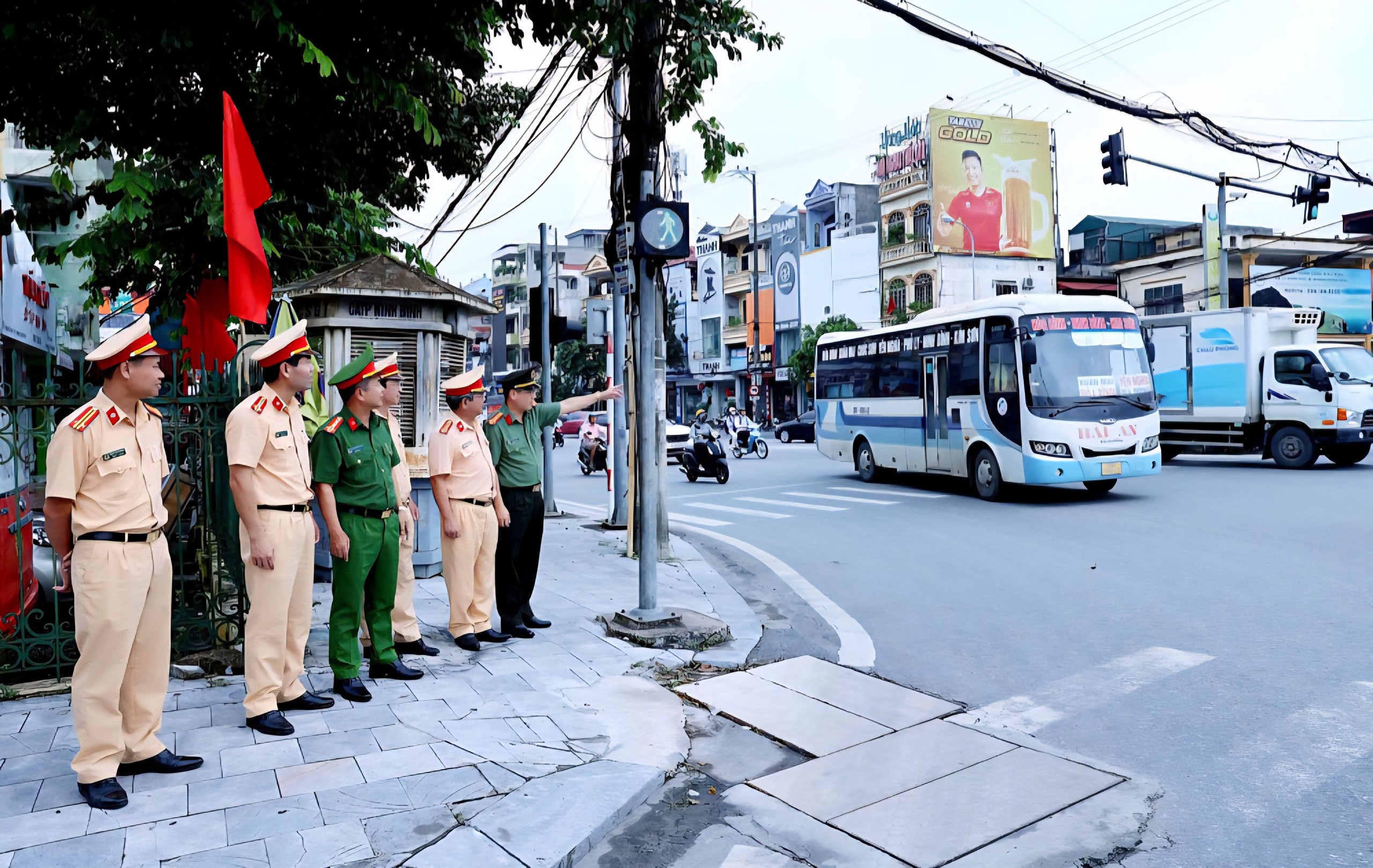 Ninh B&igrave;nh: Kiểm tra, xử l&yacute; vi phạm an to&agrave;n giao th&ocirc;ng từ phản &aacute;nh tr&ecirc;n mạng x&atilde; hội- Ảnh 1.