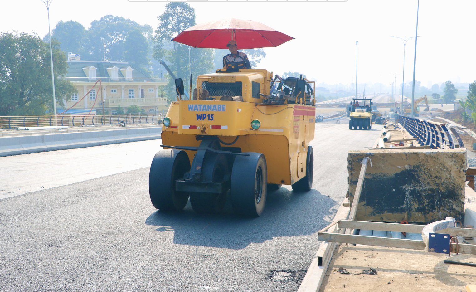 Đồng Nai: Thảm những mét nhựa đầu tiên trên cầu Thống Nhất- Ảnh 3. Đồng Nai: Thảm những mét nhựa đầu tiên trên cầu Thống Nhất- Ảnh 3.