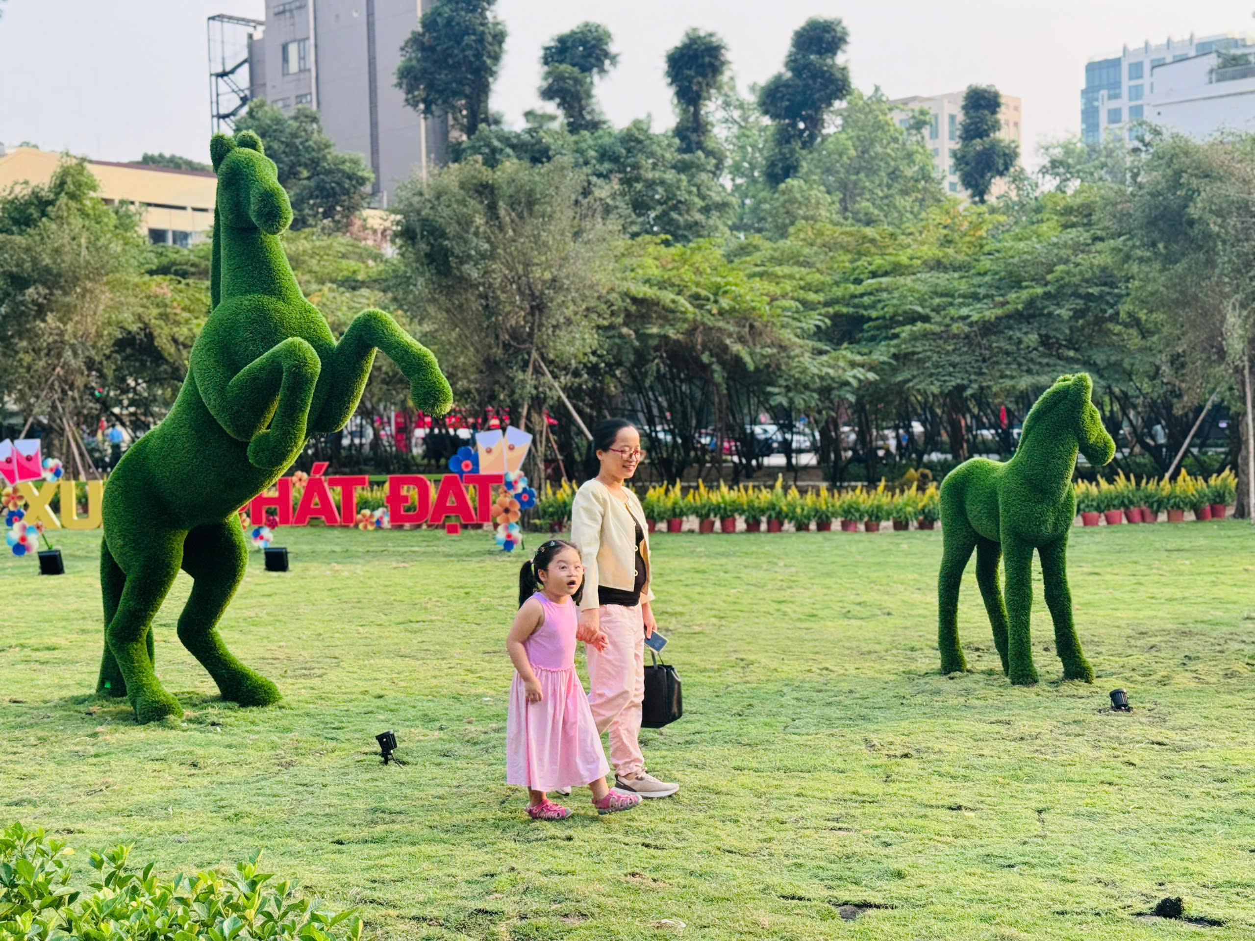 TP.HCM: “Đất vàng” Phan Đình Phùng hóa công viên xanh, phục vụ người dân trước Tết- Ảnh 12. TP.HCM: “Đất vàng” Phan Đình Phùng hóa công viên xanh, phục vụ người dân trước Tết- Ảnh 12.