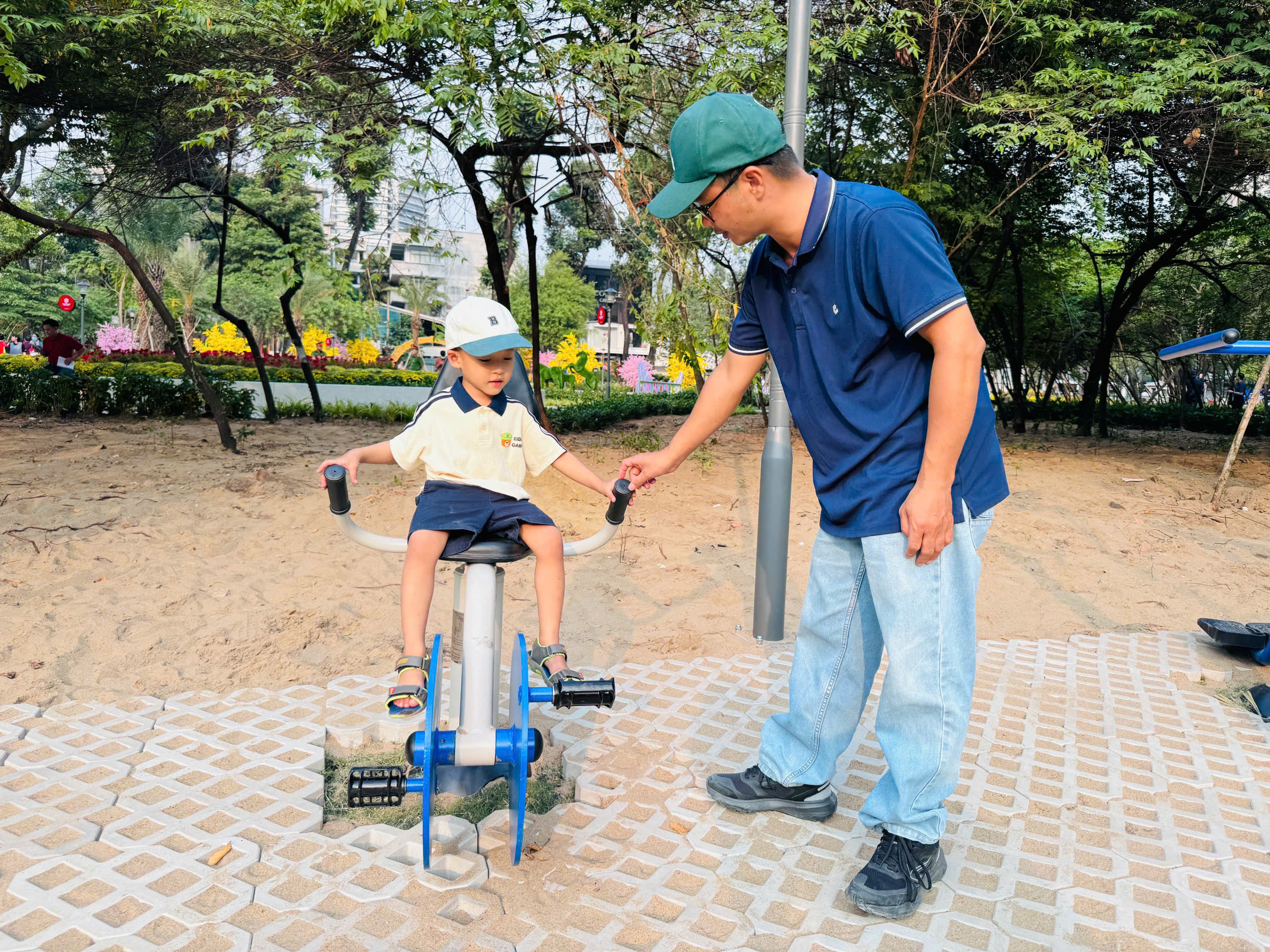 TP.HCM: “Đất vàng” Phan Đình Phùng hóa công viên xanh, phục vụ người dân trước Tết- Ảnh 8. TP.HCM: “Đất vàng” Phan Đình Phùng hóa công viên xanh, phục vụ người dân trước Tết- Ảnh 8.