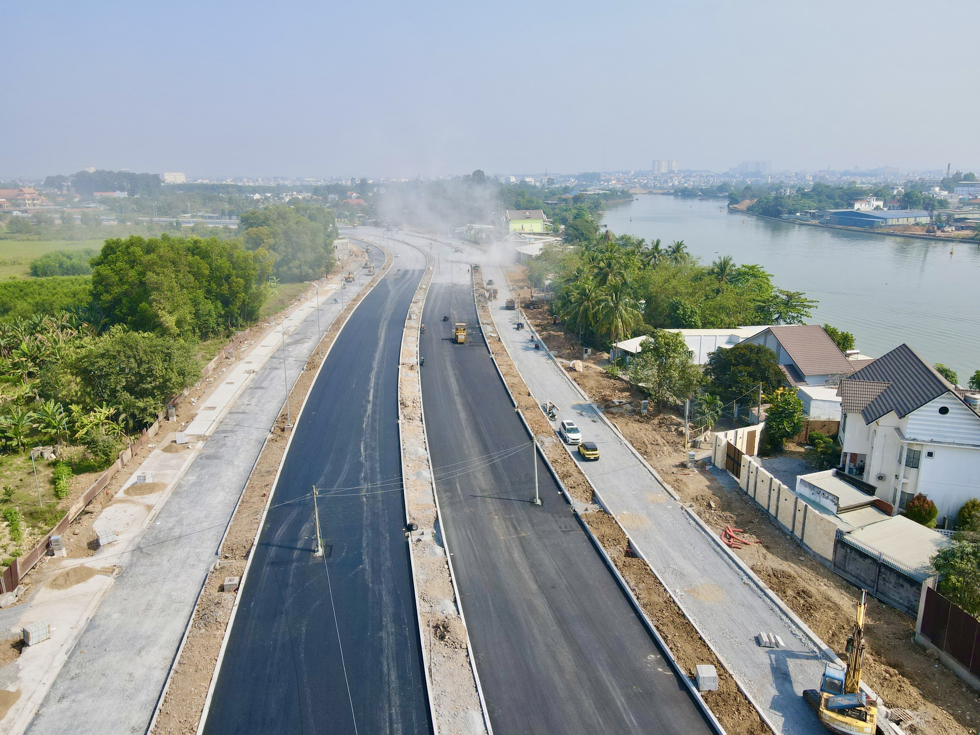 Đồng Nai: Thảm những mét nhựa đầu tiên trên cầu Thống Nhất- Ảnh 11. Đồng Nai: Thảm những mét nhựa đầu tiên trên cầu Thống Nhất- Ảnh 11.