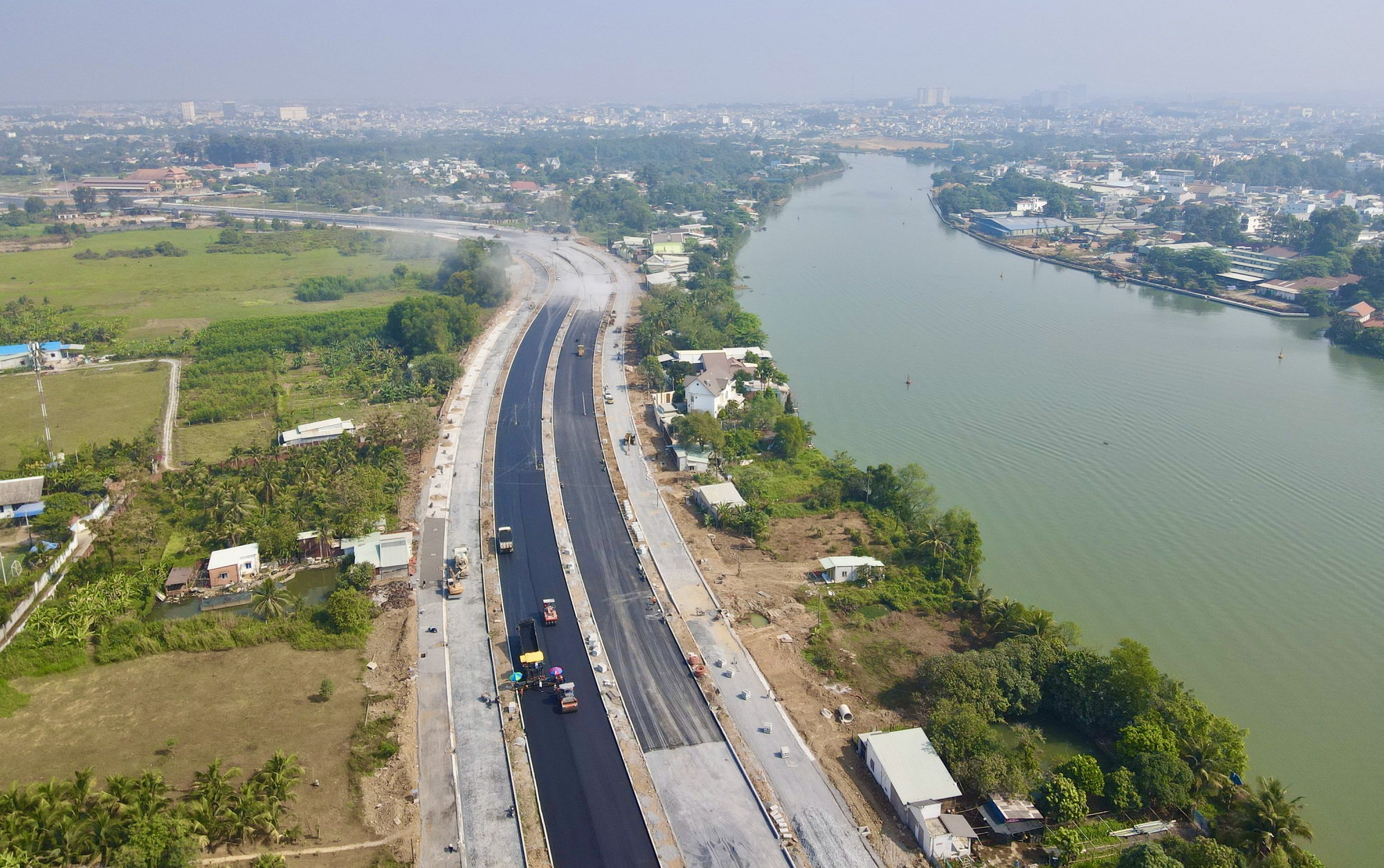 Đồng Nai: Thảm những mét nhựa đầu tiên trên cầu Thống Nhất- Ảnh 10. Đồng Nai: Thảm những mét nhựa đầu tiên trên cầu Thống Nhất- Ảnh 10.