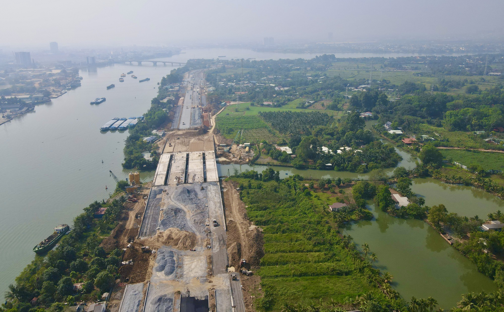 Đồng Nai: Thảm những mét nhựa đầu tiên trên cầu Thống Nhất- Ảnh 12. Đồng Nai: Thảm những mét nhựa đầu tiên trên cầu Thống Nhất- Ảnh 12.