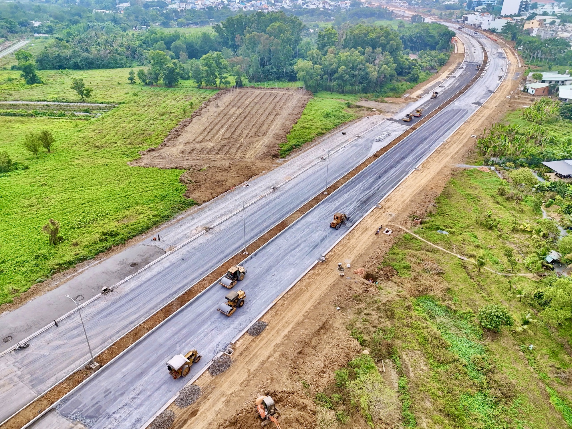 Đồng Nai: Thảm những mét nhựa đầu tiên trên cầu Thống Nhất- Ảnh 9. Đồng Nai: Thảm những mét nhựa đầu tiên trên cầu Thống Nhất- Ảnh 9.