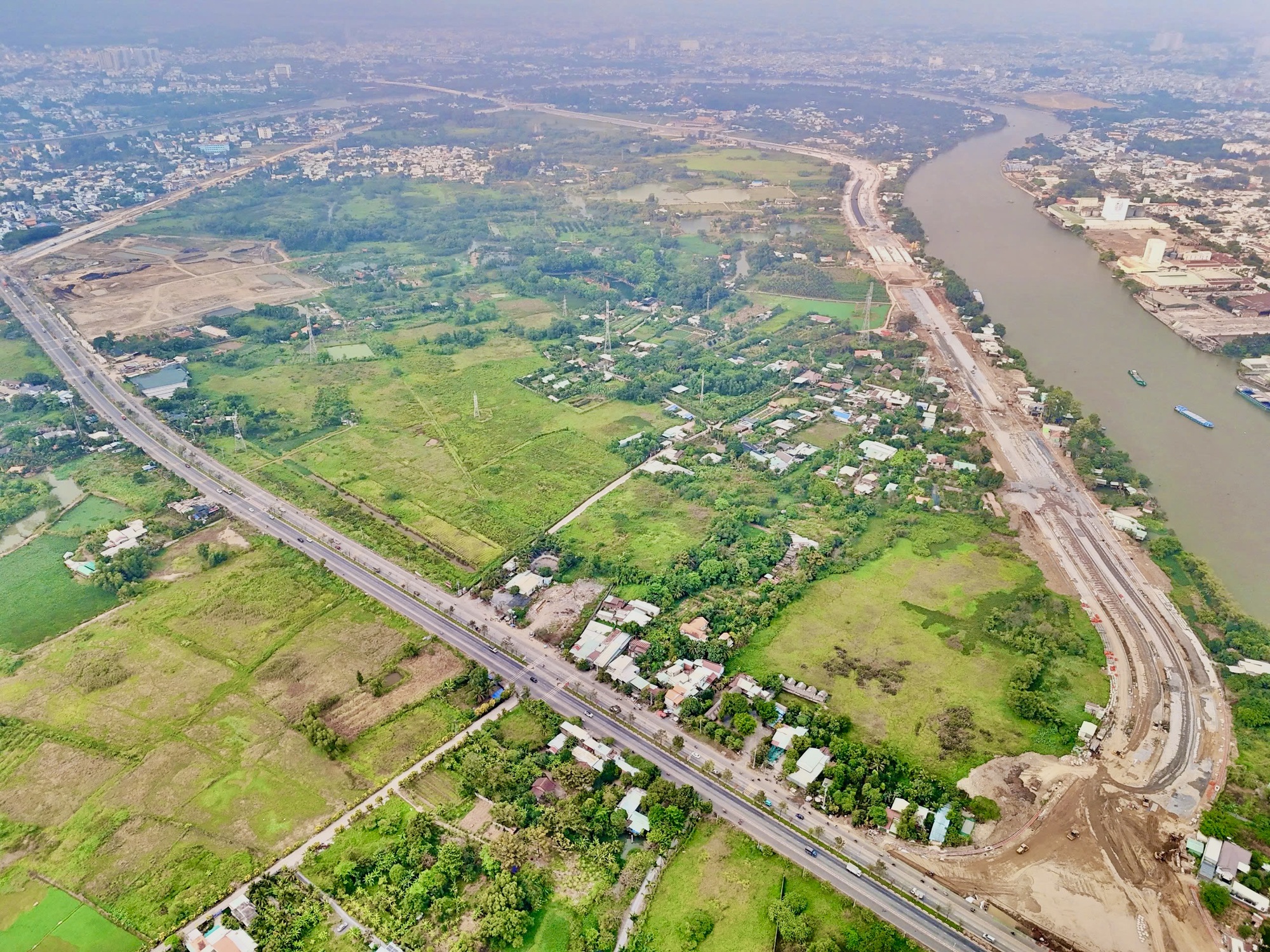 Đồng Nai: Thảm những mét nhựa đầu tiên trên cầu Thống Nhất- Ảnh 8. Đồng Nai: Thảm những mét nhựa đầu tiên trên cầu Thống Nhất- Ảnh 8.