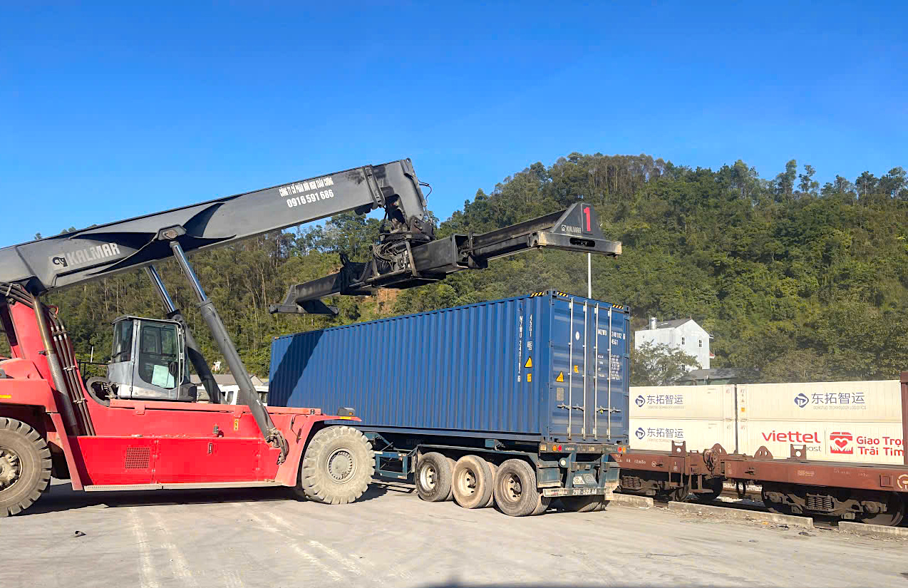 Hơn 2.900 đo&agrave;n t&agrave;u h&agrave;ng li&ecirc;n vận quốc tế qua ga Đồng Đăng trong năm 2025- Ảnh 1.