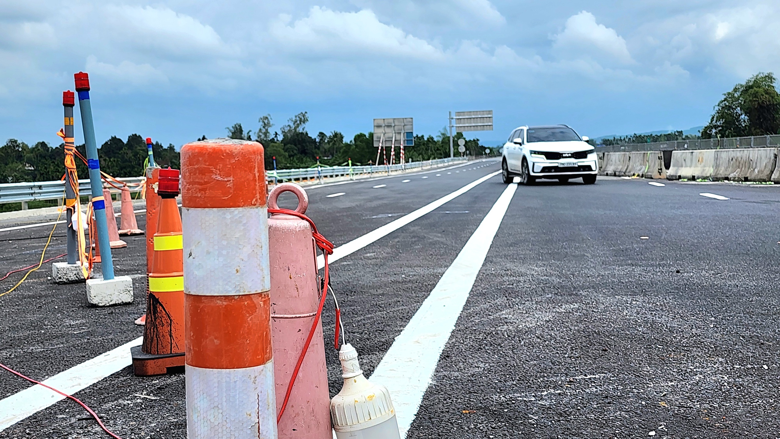 Cận cảnh điểm đấu nối cao tốc Quảng Ngãi - Hoài Nhơn vào cao tốc Đà Nẵng - Quảng Ngãi- Ảnh 7. Cận cảnh điểm đấu nối cao tốc Quảng Ngãi - Hoài Nhơn vào cao tốc Đà Nẵng - Quảng Ngãi- Ảnh 7.