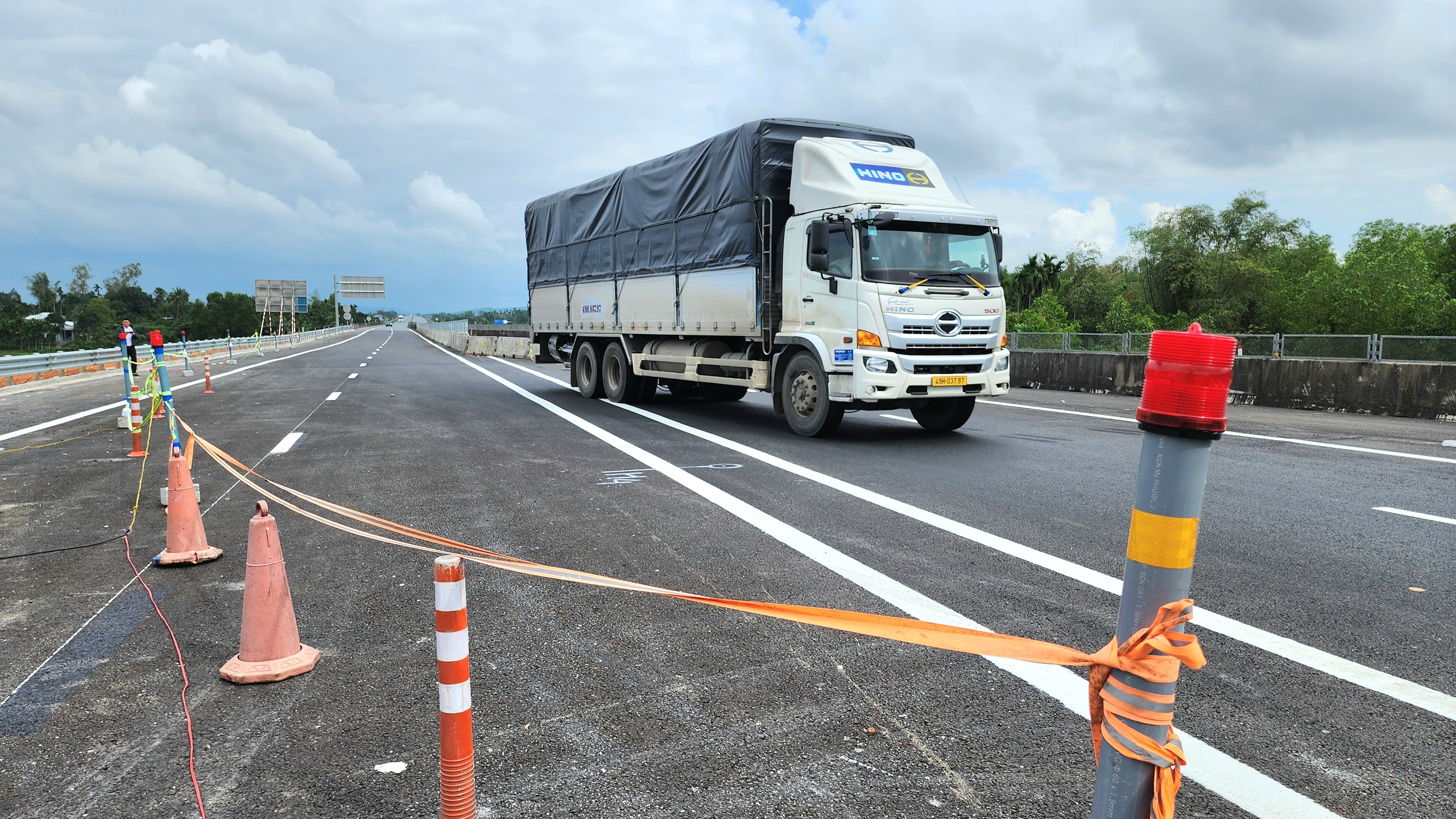 Cận cảnh điểm đấu nối cao tốc Quảng Ngãi - Hoài Nhơn vào cao tốc Đà Nẵng - Quảng Ngãi- Ảnh 5. Cận cảnh điểm đấu nối cao tốc Quảng Ngãi - Hoài Nhơn vào cao tốc Đà Nẵng - Quảng Ngãi- Ảnh 5.
