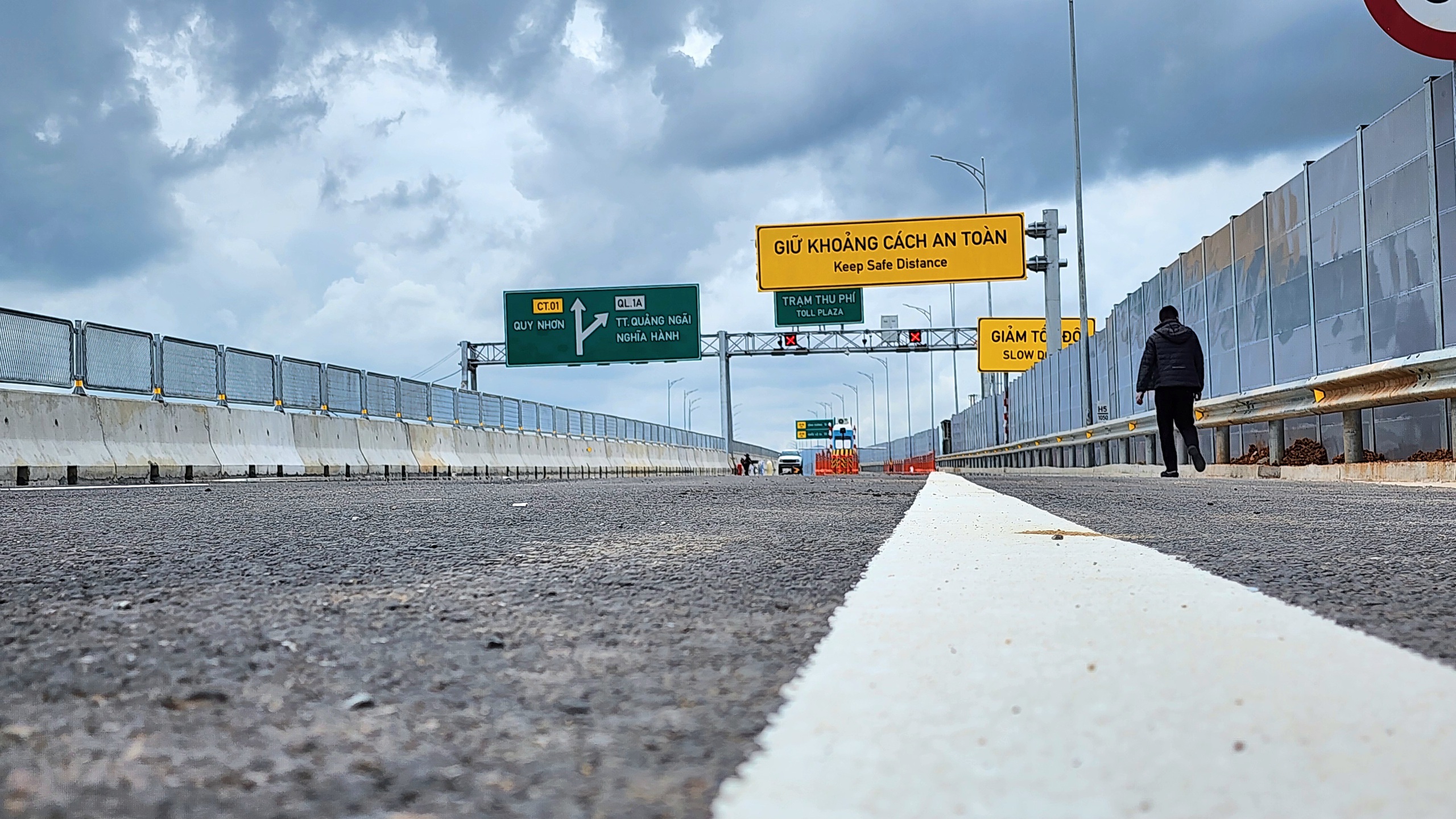 Cận cảnh điểm đấu nối cao tốc Quảng Ngãi - Hoài Nhơn vào cao tốc Đà Nẵng - Quảng Ngãi- Ảnh 10. Cận cảnh điểm đấu nối cao tốc Quảng Ngãi - Hoài Nhơn vào cao tốc Đà Nẵng - Quảng Ngãi- Ảnh 10.