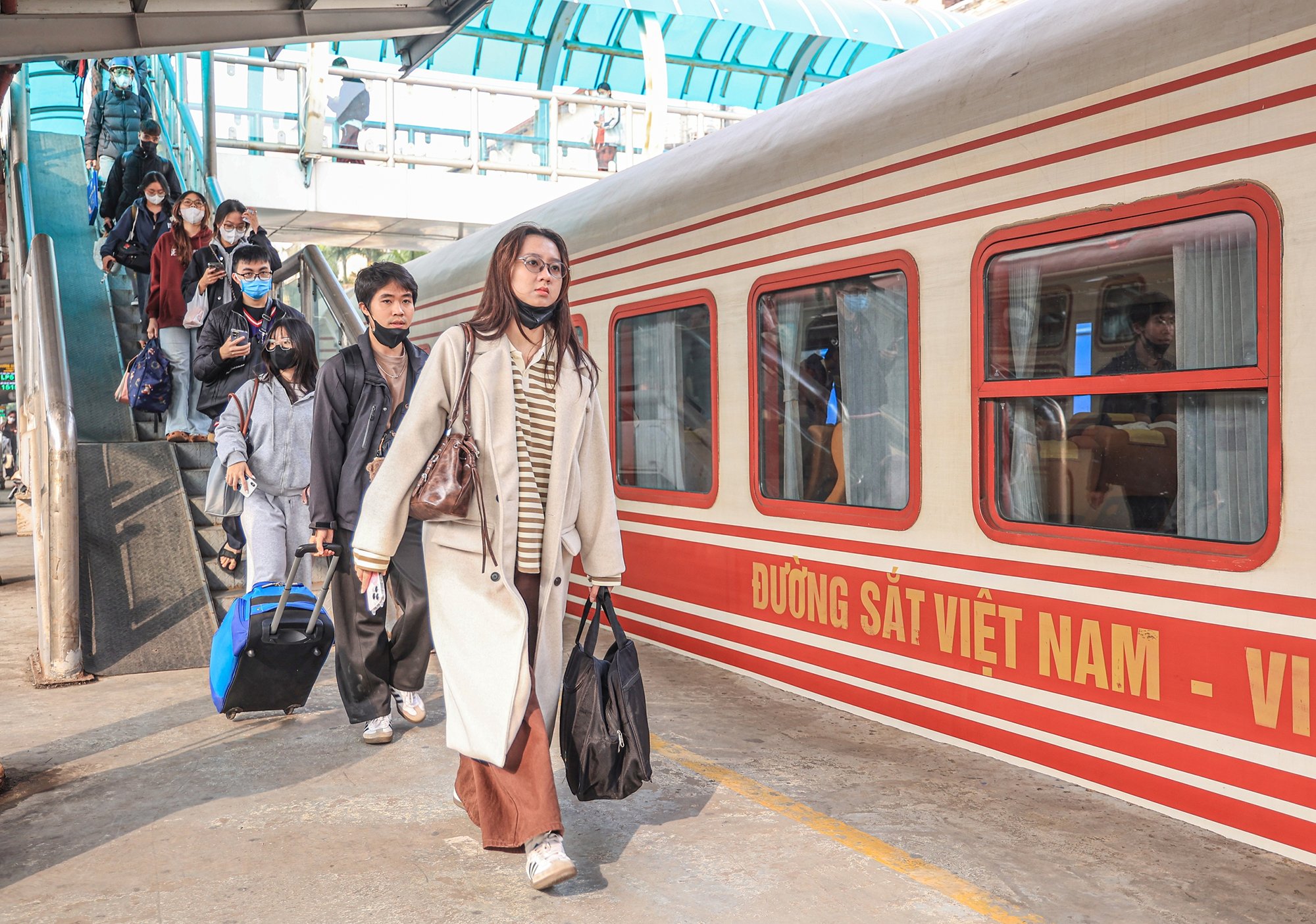 V&eacute; m&aacute;y bay, t&agrave;u xe Tết c&ograve;n hay hết?- Ảnh 2.