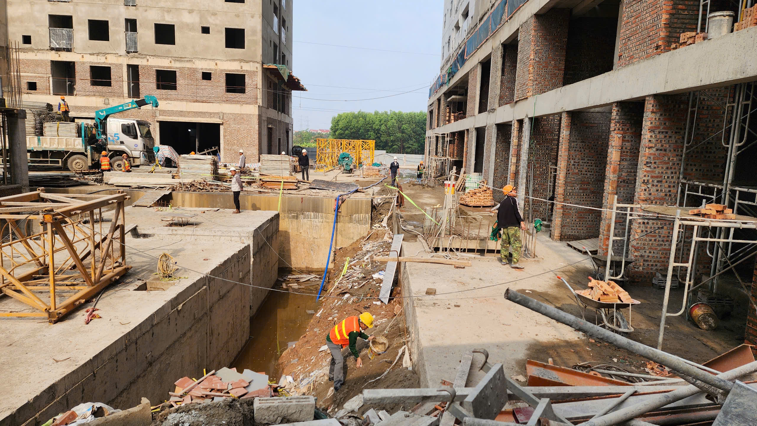 Bắc Ninh: Dự án nhà ở xã hội hơn 4.000 tỷ đồng gấp rút thi công ngày cận Tết- Ảnh 2.