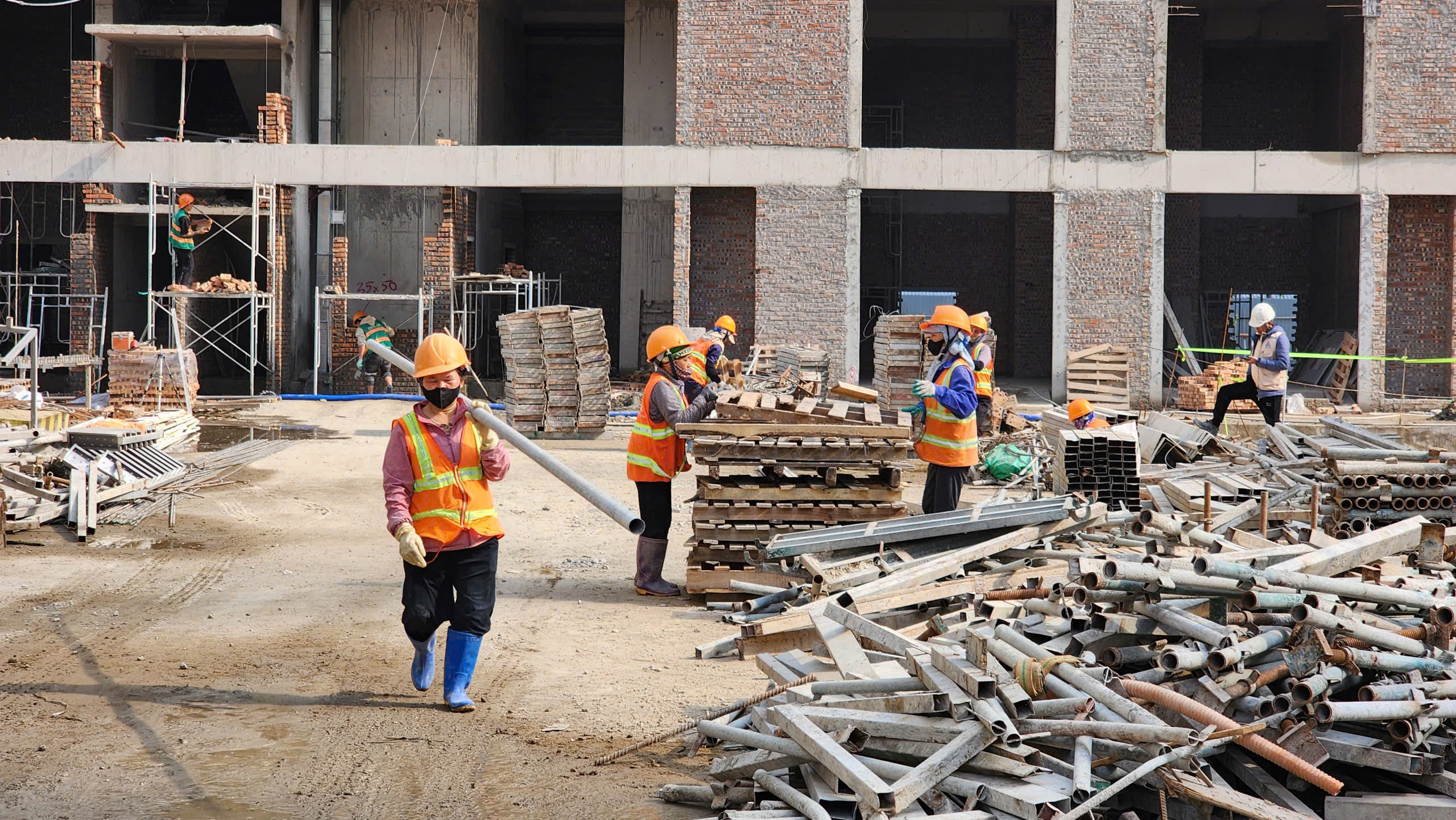 Bắc Ninh: Dự án nhà ở xã hội hơn 4.000 tỷ đồng gấp rút thi công ngày cận Tết- Ảnh 3.