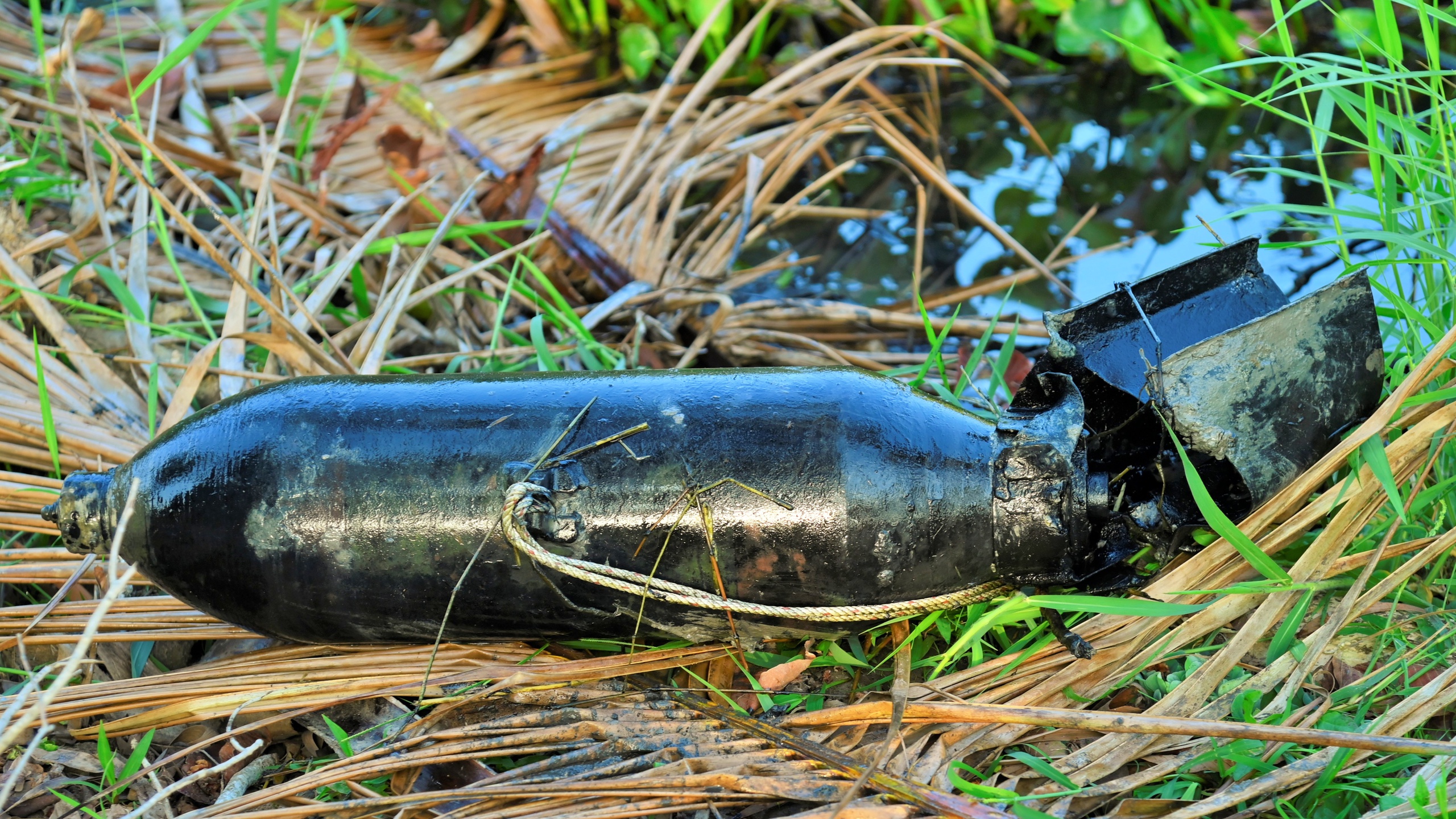 C&agrave; Mau: B&agrave;n giao gần 1,5 tấn bom cho Lữ đo&agrave;n C&ocirc;ng binh 25 hủy nổ- Ảnh 2.