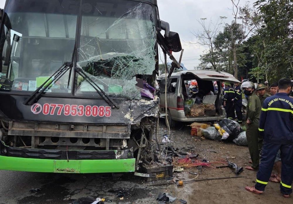 Hiện trường vụ tai nạn giao th&ocirc;ng l&agrave;m hai người tử vong ở Quảng Trị- Ảnh 2.