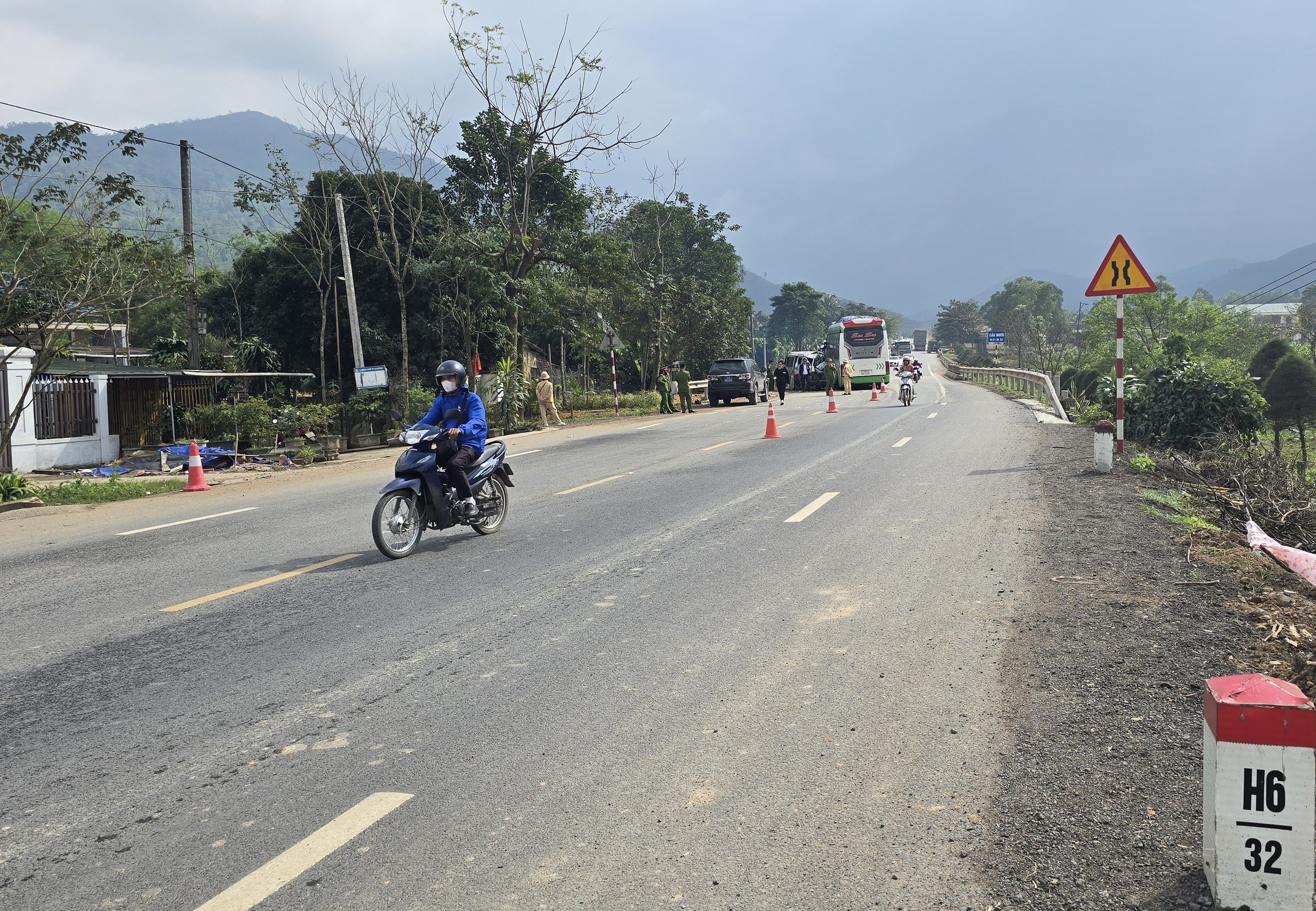Hiện trường vụ tai nạn giao th&ocirc;ng l&agrave;m hai người tử vong ở Quảng Trị- Ảnh 4.