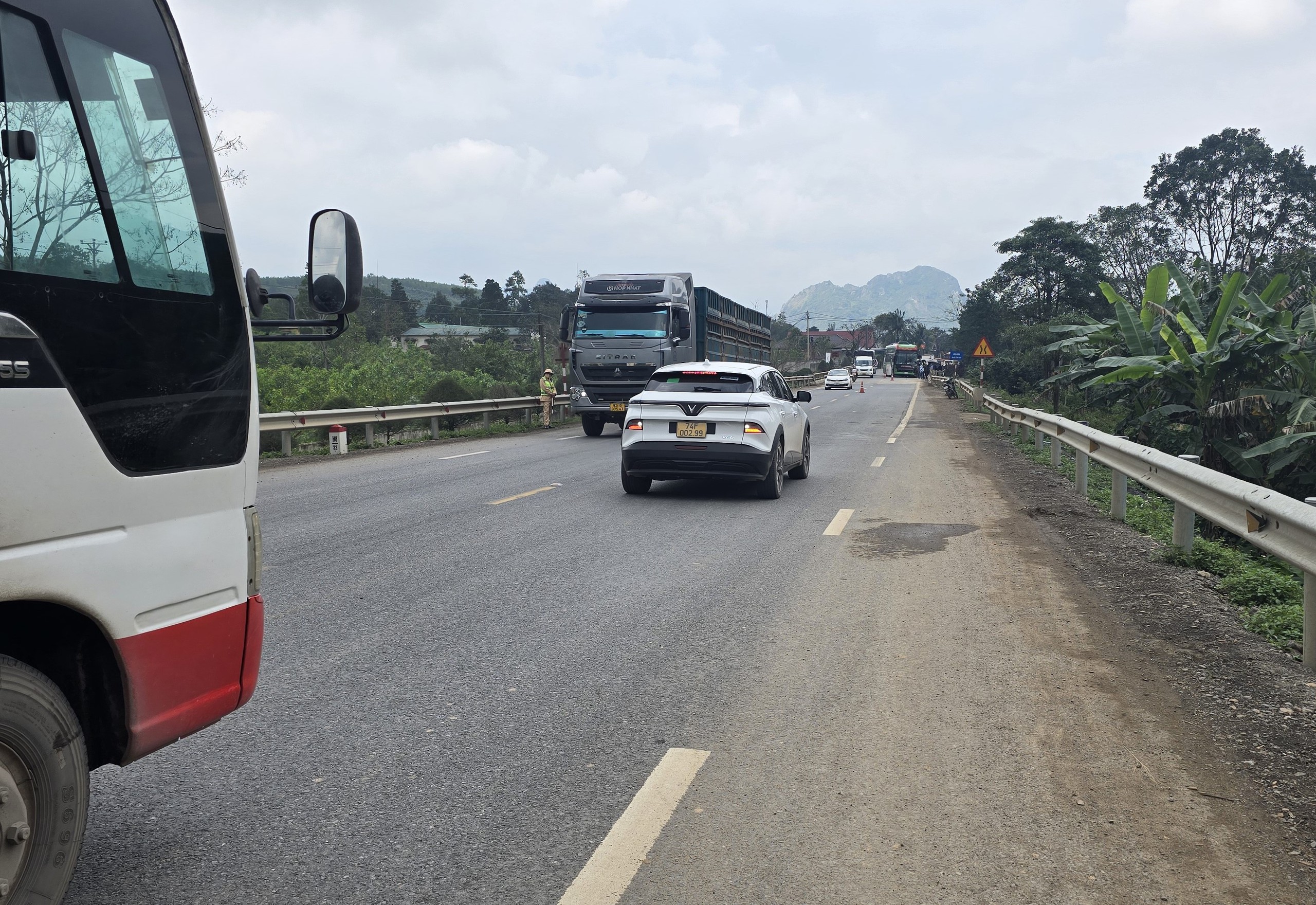 Hiện trường vụ tai nạn giao th&ocirc;ng l&agrave;m hai người tử vong ở Quảng Trị- Ảnh 7.
