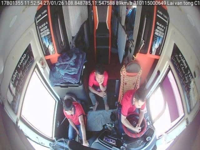 CSGT xử l&yacute; nhiều trường hợp h&agrave;nh kh&aacute;ch ngồi tr&ecirc;n xe kh&ocirc;ng thắt d&acirc;y an to&agrave;n- Ảnh 1.